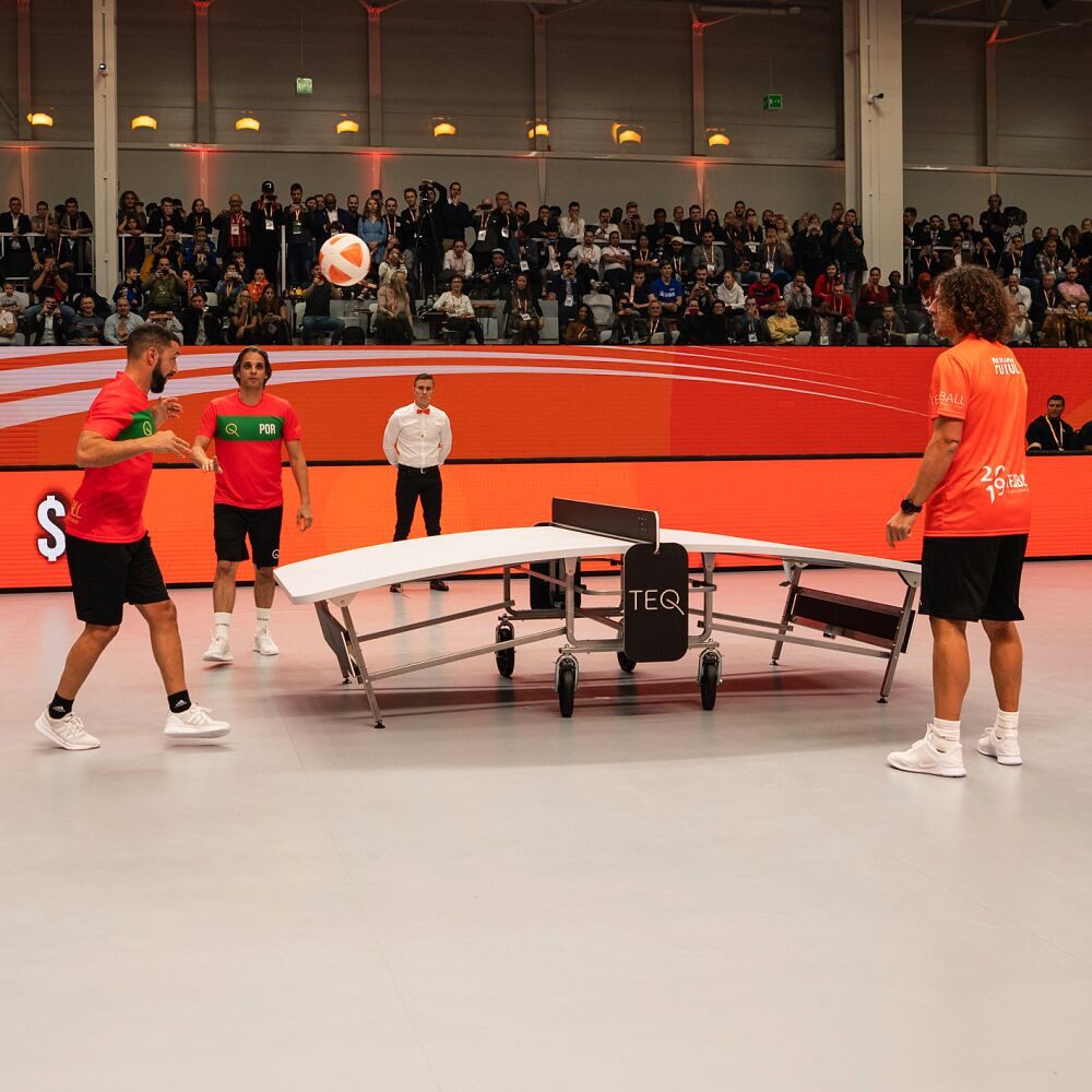 Teqball Tischtennisplatte Spieltisch Teq Lite, UV-beständig und wetterfest