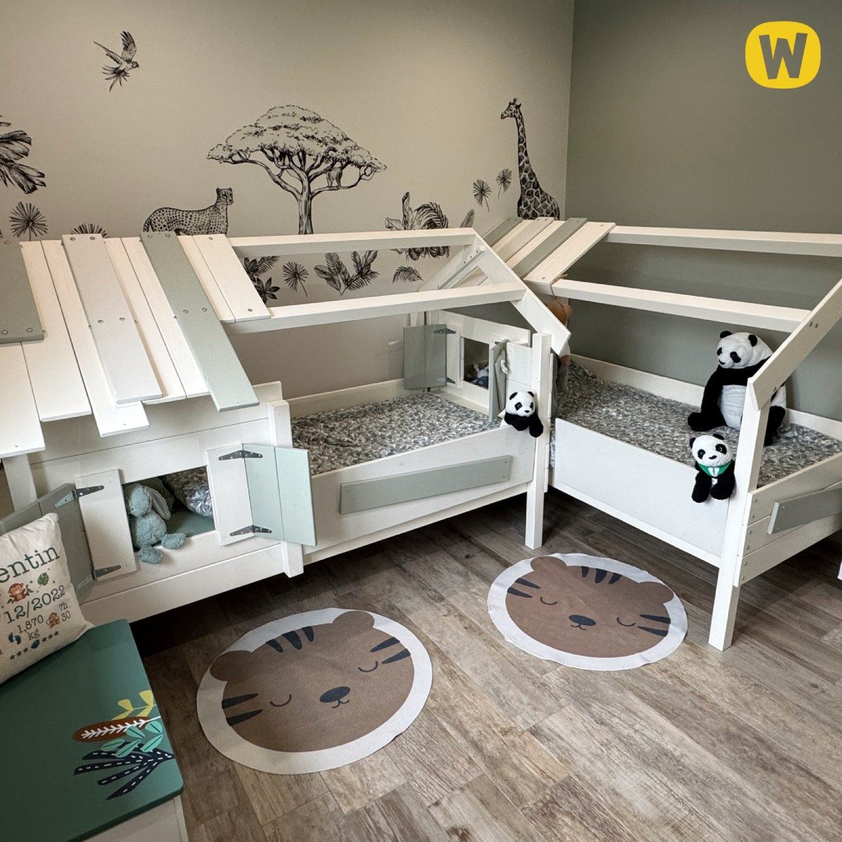Wickey Kinderbett CrAzY Sunrise - Einzelbett mit Fenster aus Massivholz (Set, stabile Konstruktion mit 18 mm Lattenboden), Spielbett im kindgerechten Design als gemütlicher Rückzugsort