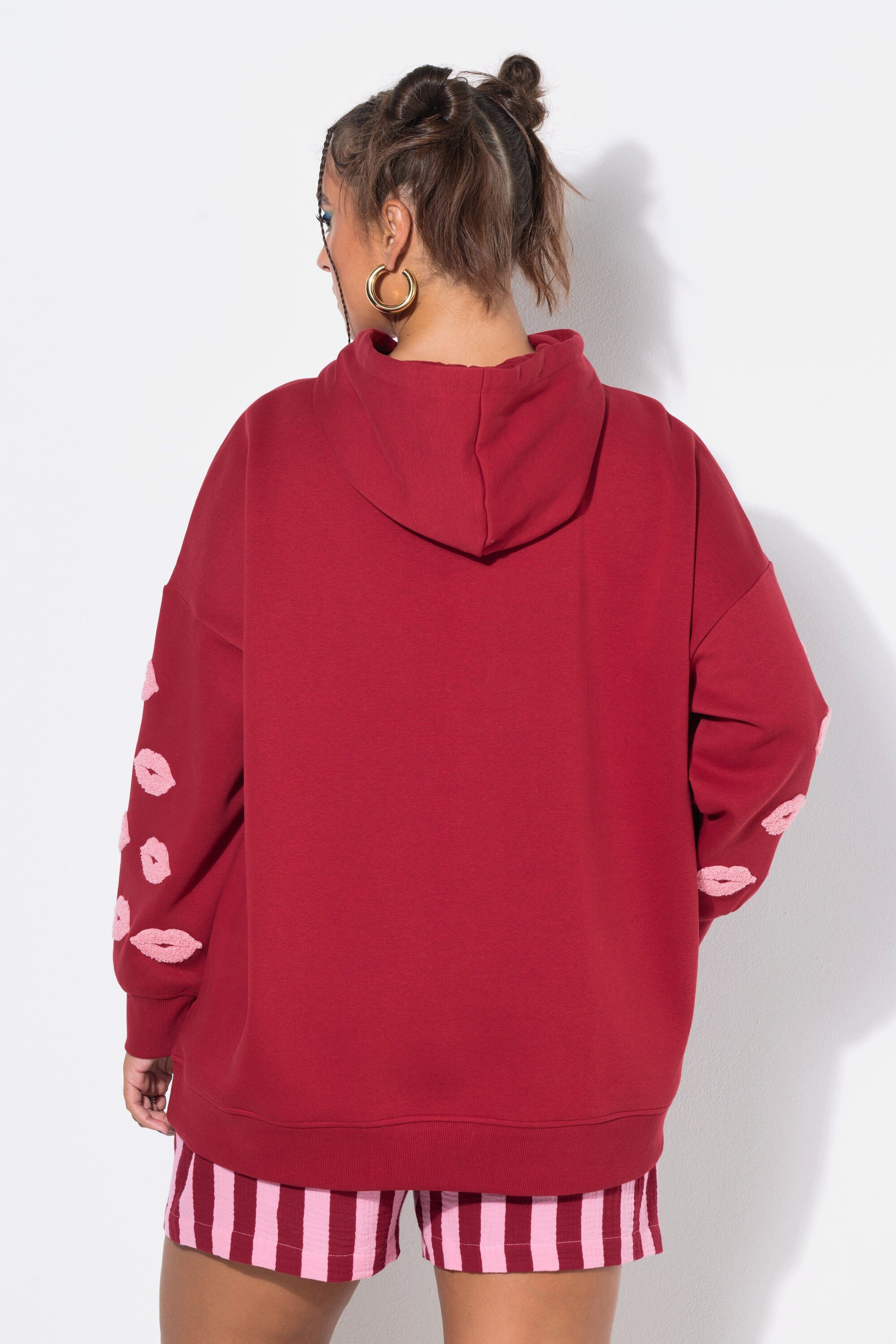 Studio Untold Sweatshirt Hoodie Oversize Shape Kisses Kapuzensweater – Bild 3 von 3