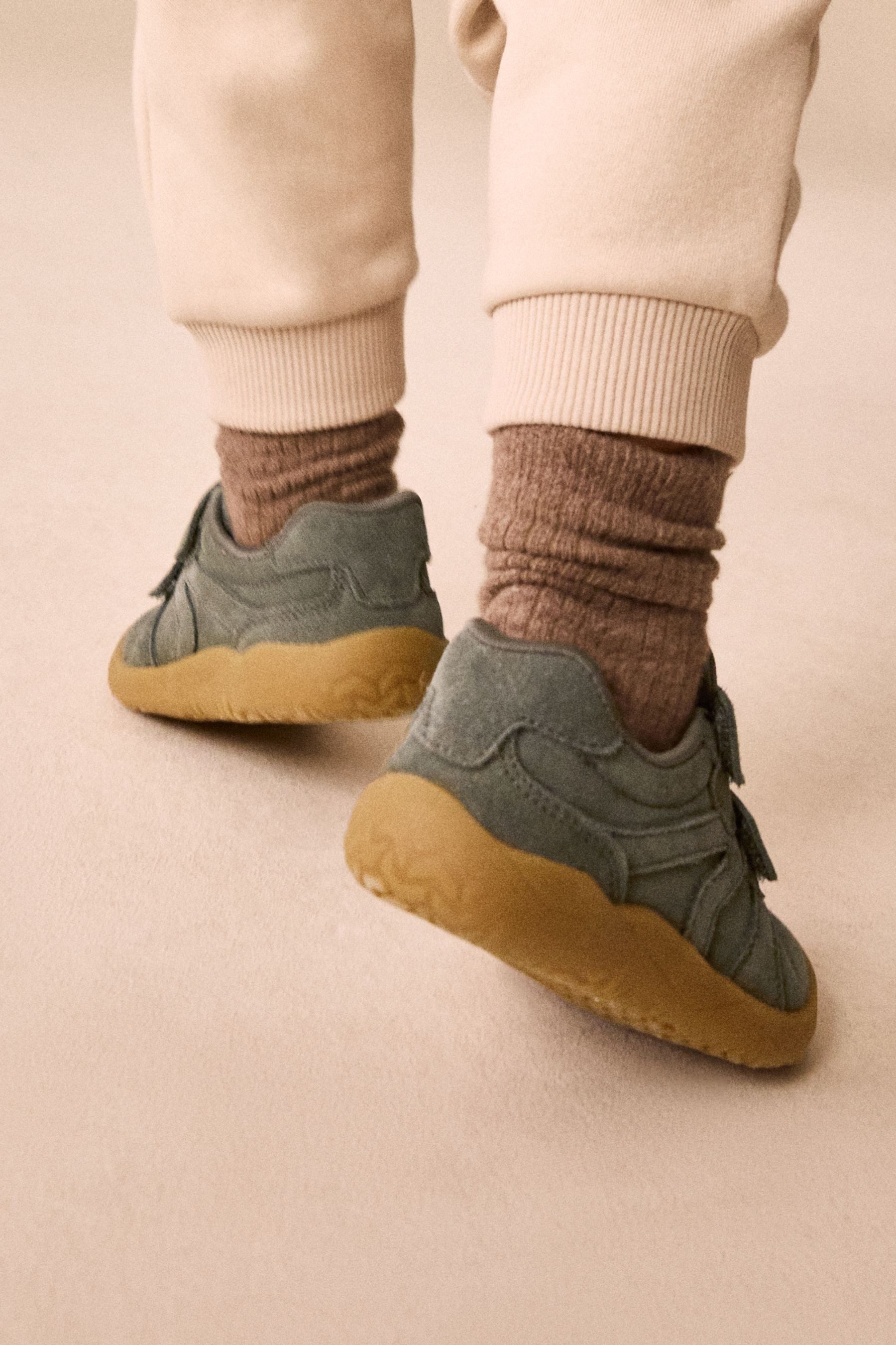 Next Barfuß-Sneaker aus Leder mit Klettverschluss Klettschuh (1-tlg)