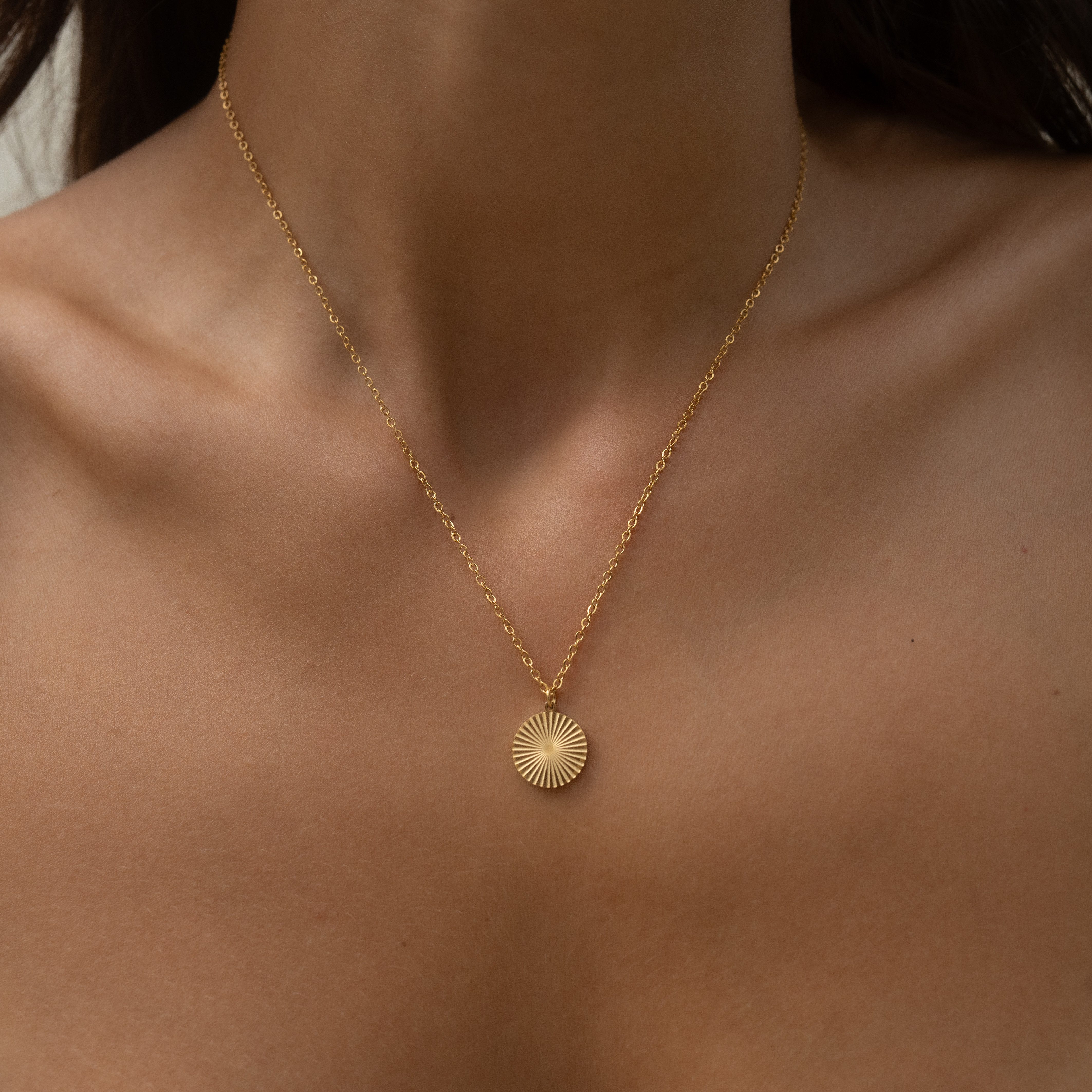 Made by Nami Kette mit Anhänger Edelstahl Damen Gold mit Sonnen Anhänger 40 günstig online kaufen