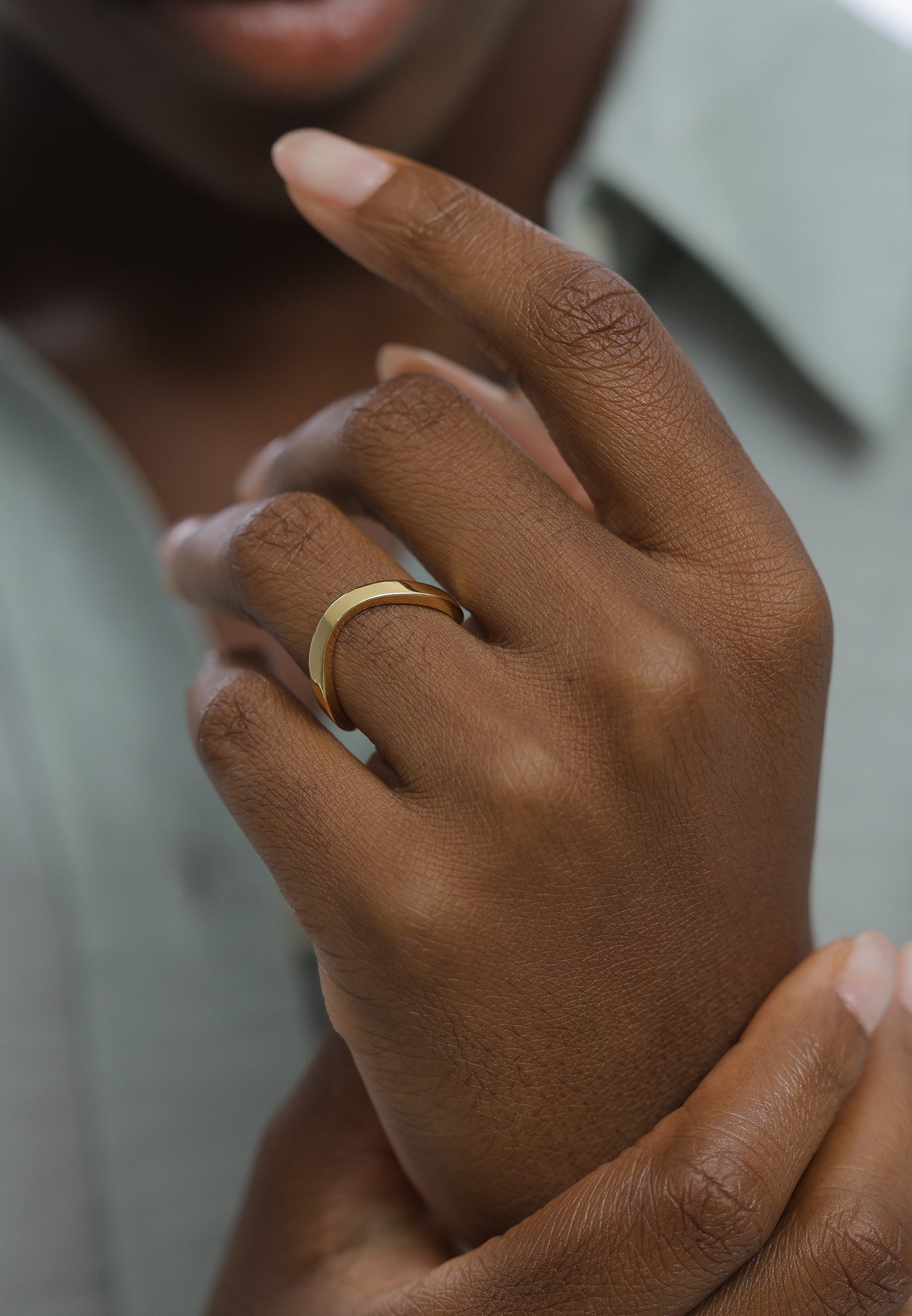 Elli Fingerring Bandring Stapelring Welle Goldfarben für Damen – Bild 4 von 4