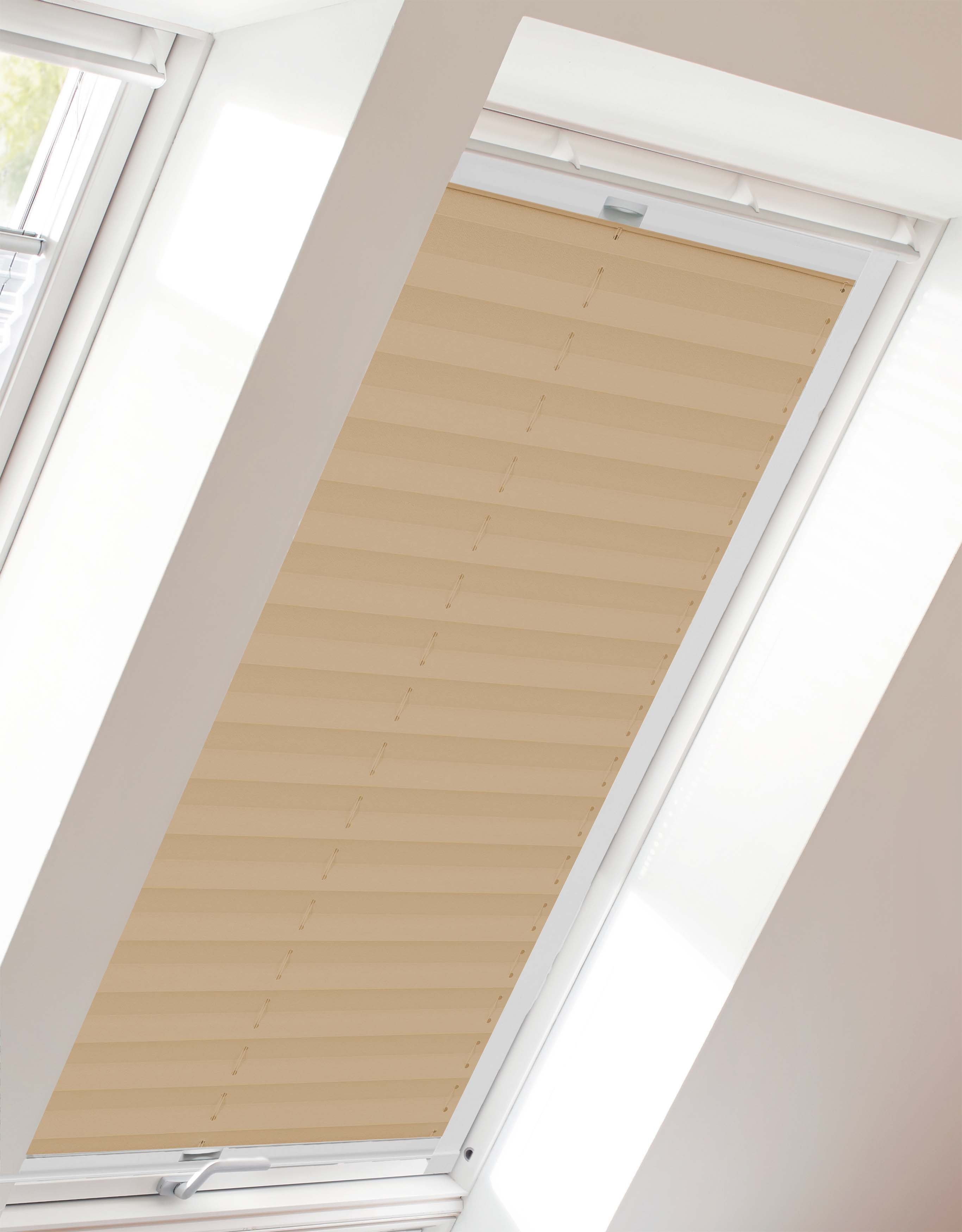 Dachfensterplissee StartUp Style Crepe, sunlines, Lichtschutz, verspannt, verschraubt, mit Führungsschienen sand | Sonnenschutz-Plissees