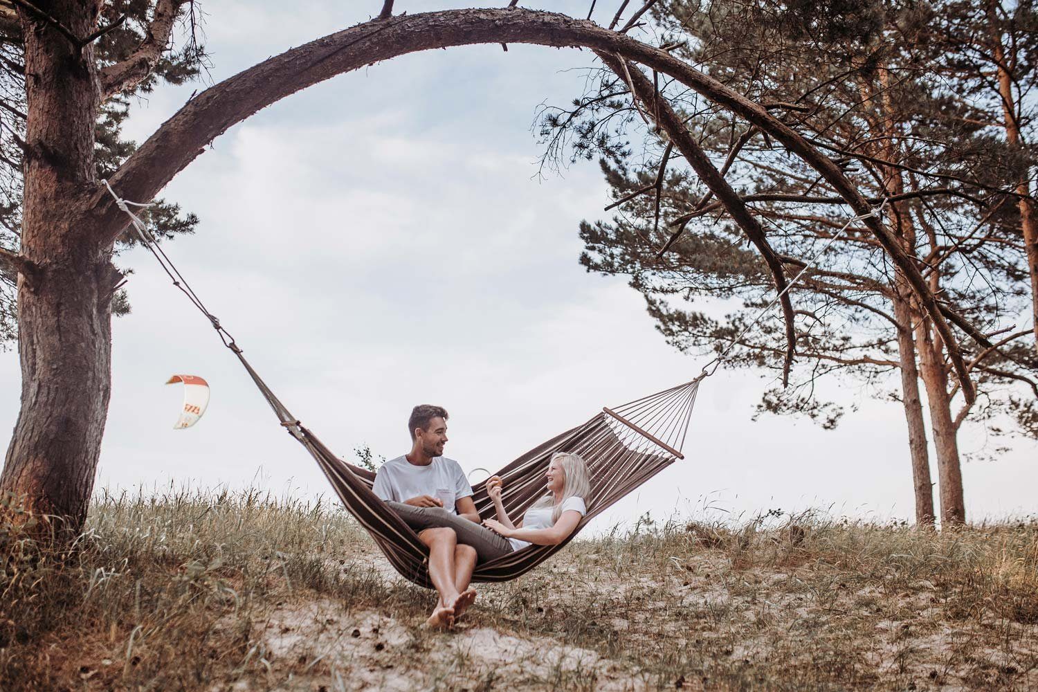 Amazonas Stabhängematte XL Brasilia (Belastbarkeit max. 150 kg, Liegefläche ca. 210 x 140 cm), Handgefertigt, aus recycelten Materialien