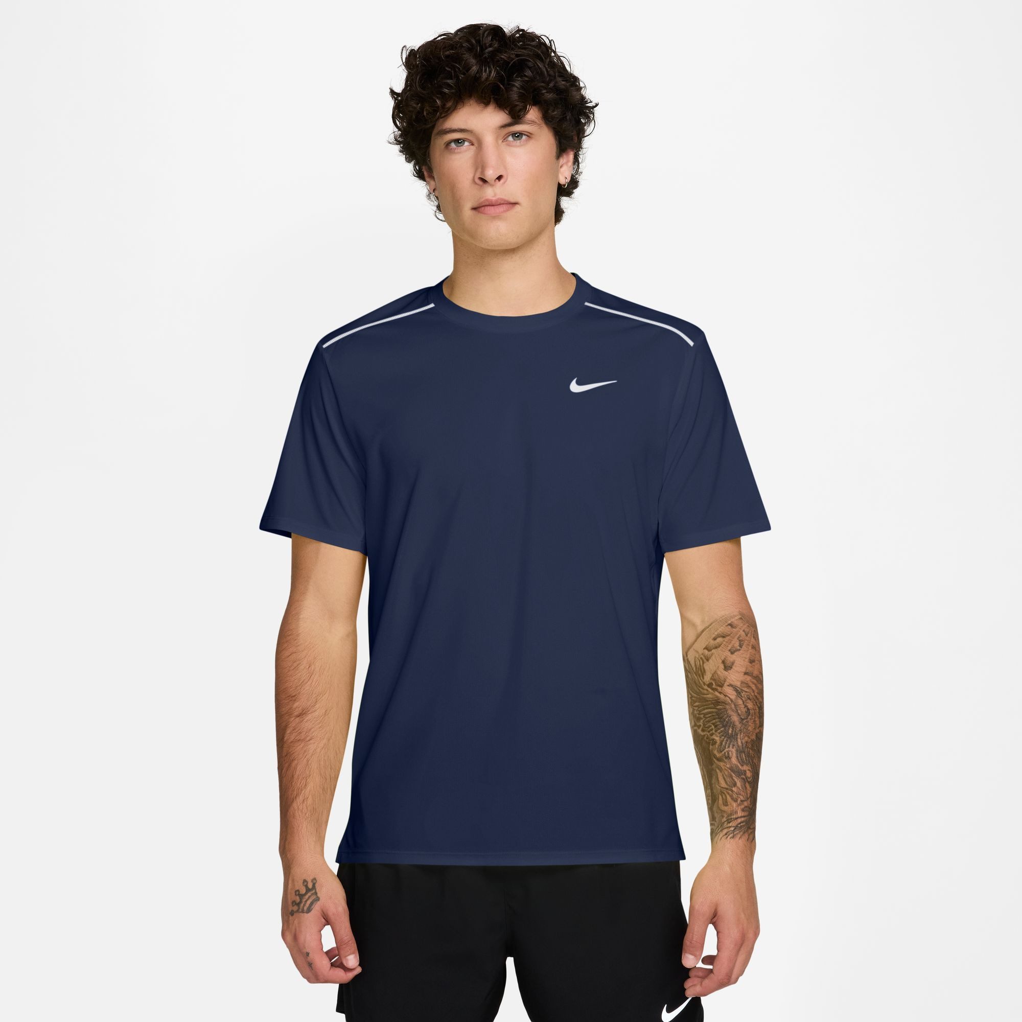 Nike Laufshirt M NK DF UV MILER SS sportlicher Schnitt, mit kurzen Ärmeln, mit reflektierenden Details