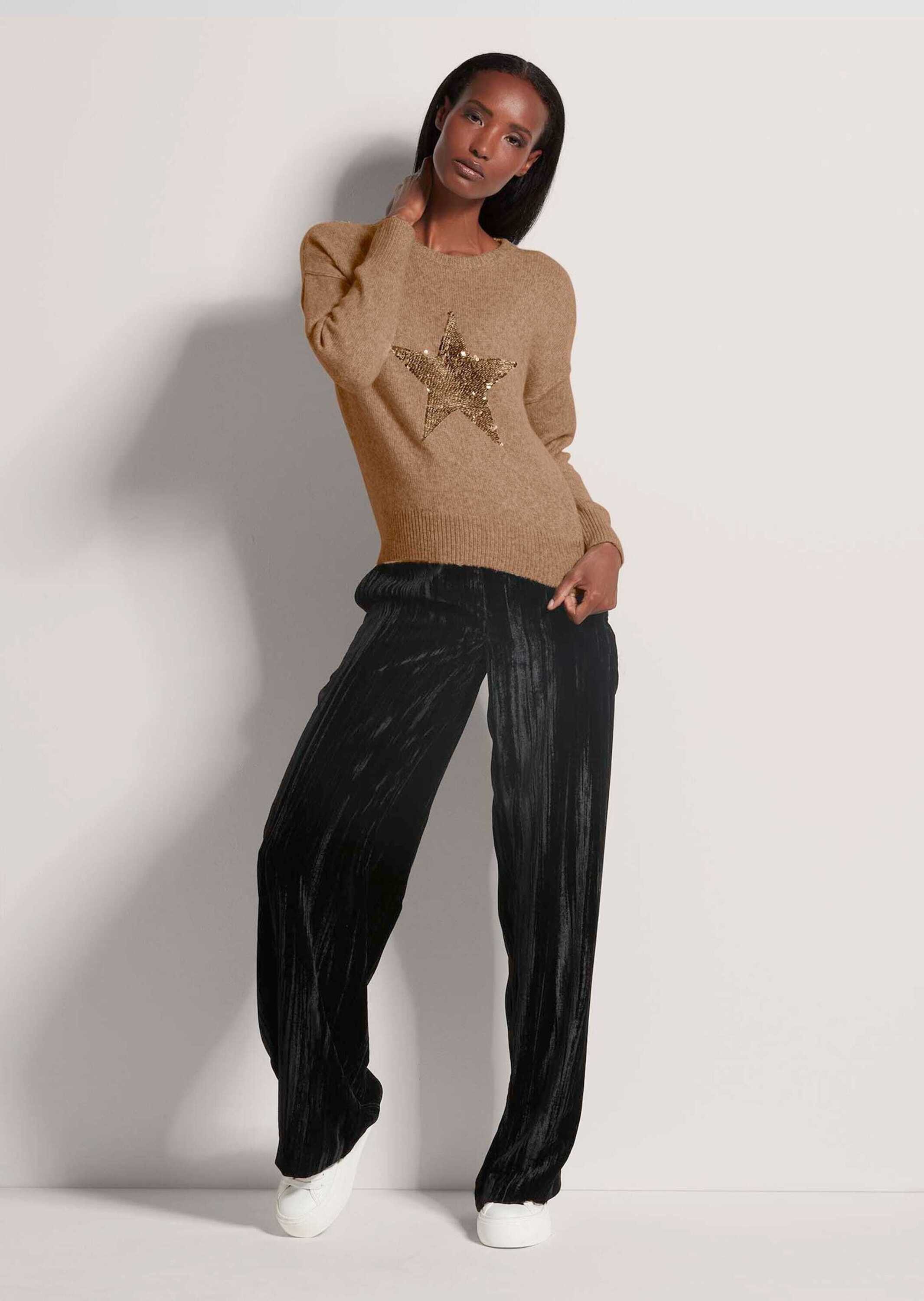 MADELEINE Strickpullover Rundhals-Pullover mit Applikation Uni-Design mit klassischem Rundhalsausschnitt und Langarm