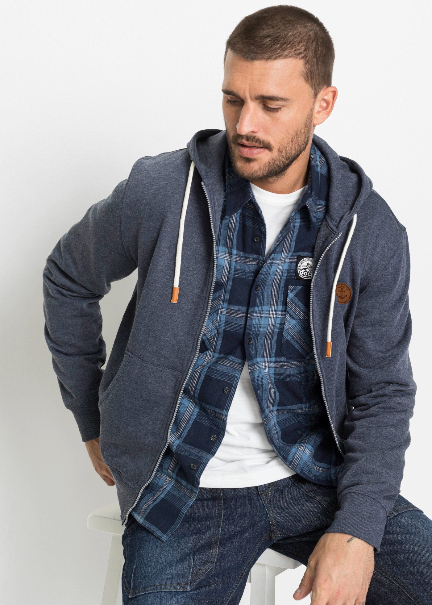 bonprix Kapuzensweatjacke innen weich angeraut, Regular Fit, mit 2 Taschen