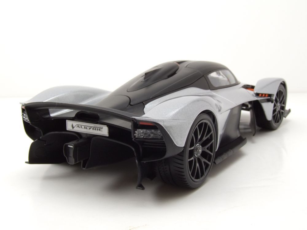 Maisto® Modellauto Aston Martin Valkyrie 2022 silber, Maßstab 1:18