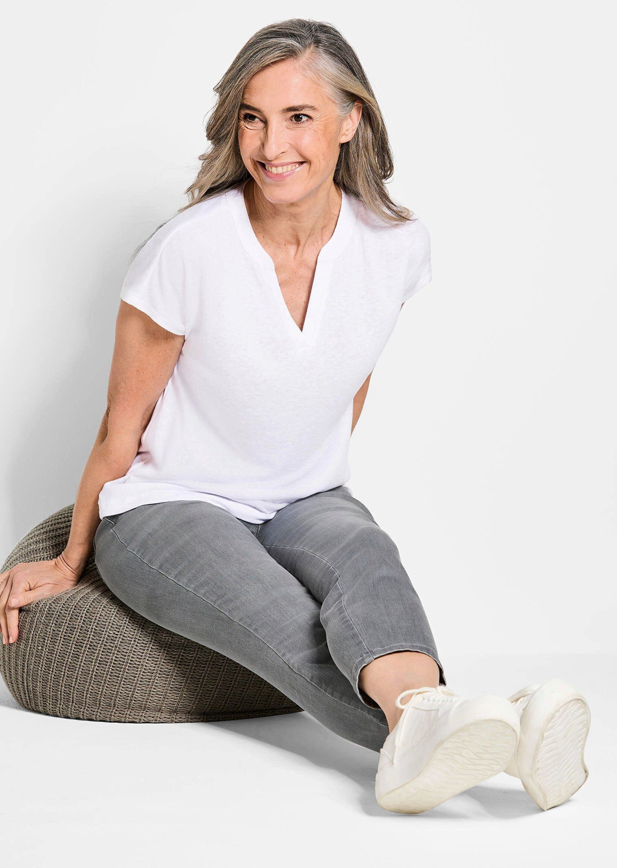 GOLDNER T-Shirt Luftiges Basicshirt mit V-Ausschnitt Strukturierter Jersey, V-Ausschnitt, Basic-Länge, Kurzarm