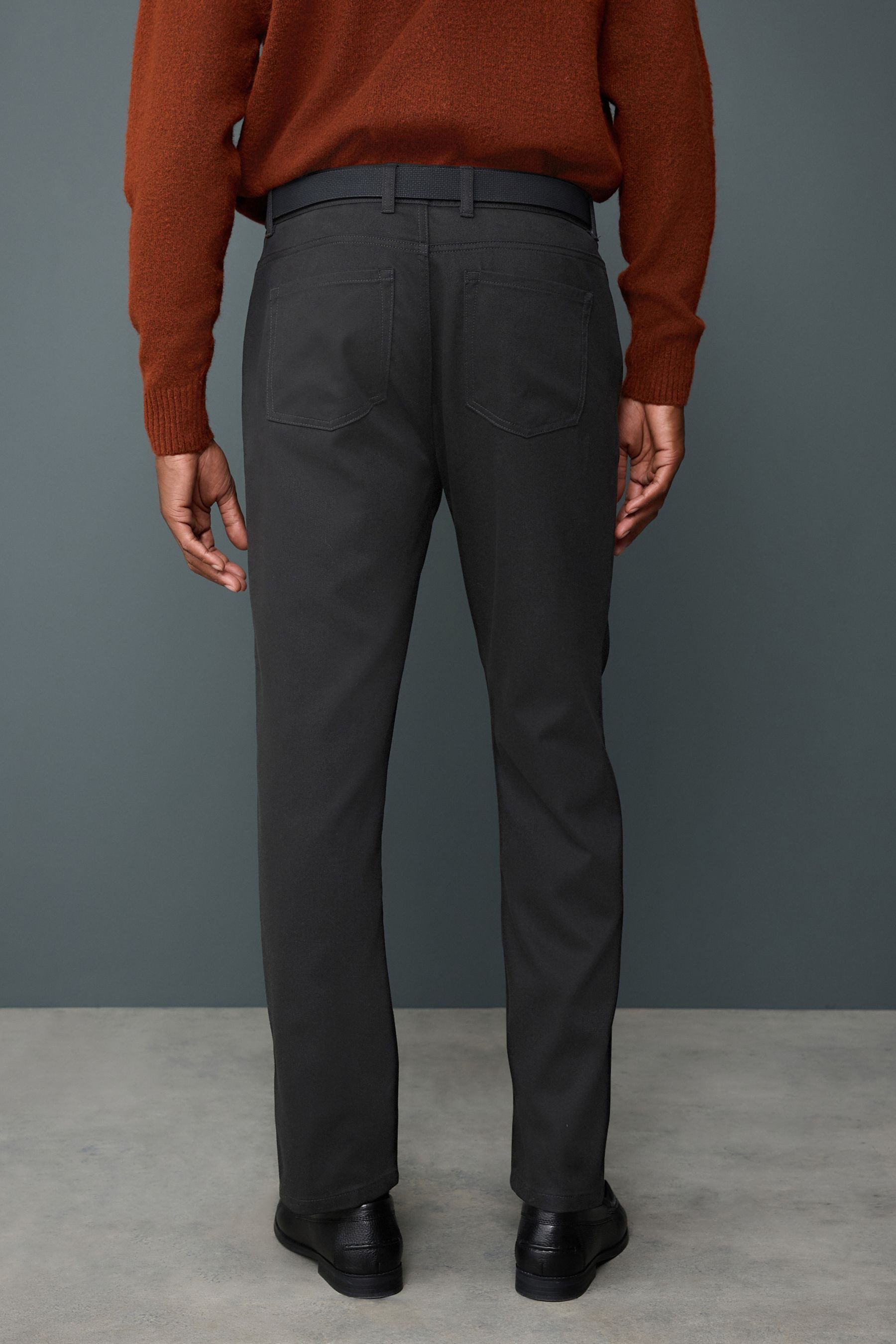 Next Chinohose Edle angeraute Straight Fit Chinohose mit Gürtel (1-tlg)