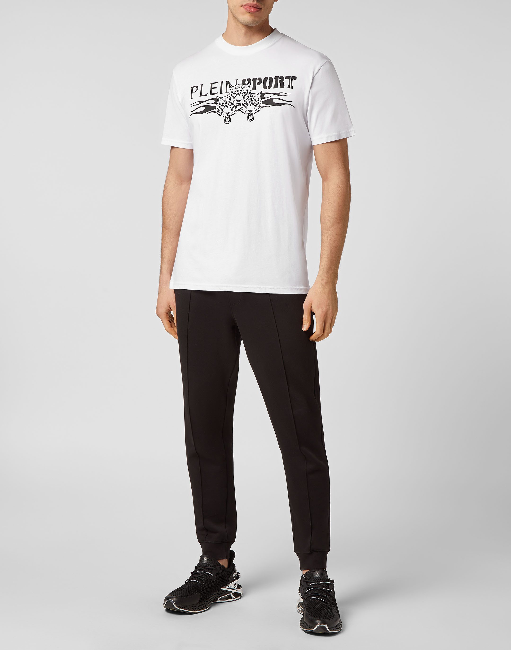 0102 / white/black