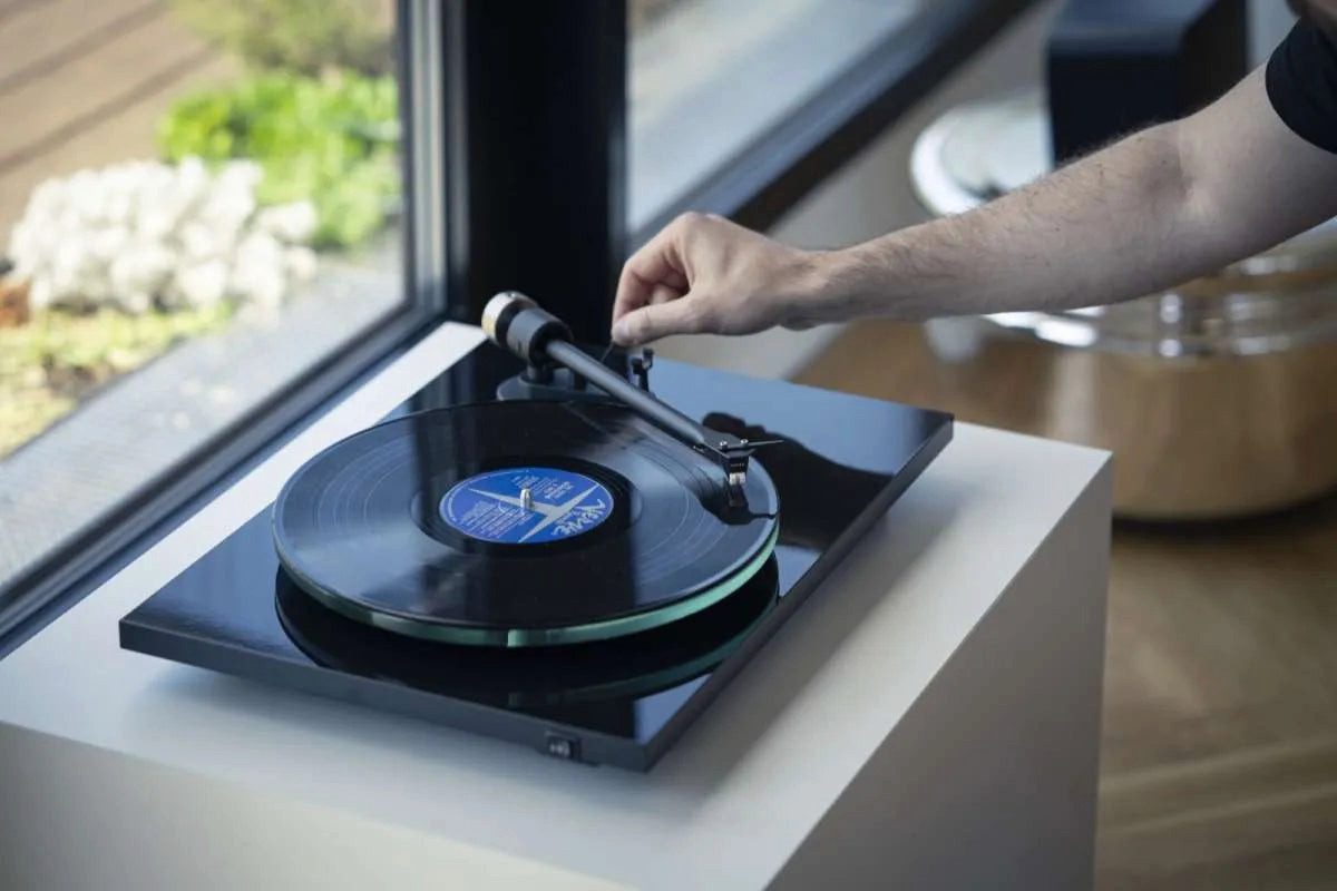 Pro-Ject Pro-Ject T2 W - Schwarz Hochglanz Plattenspieler