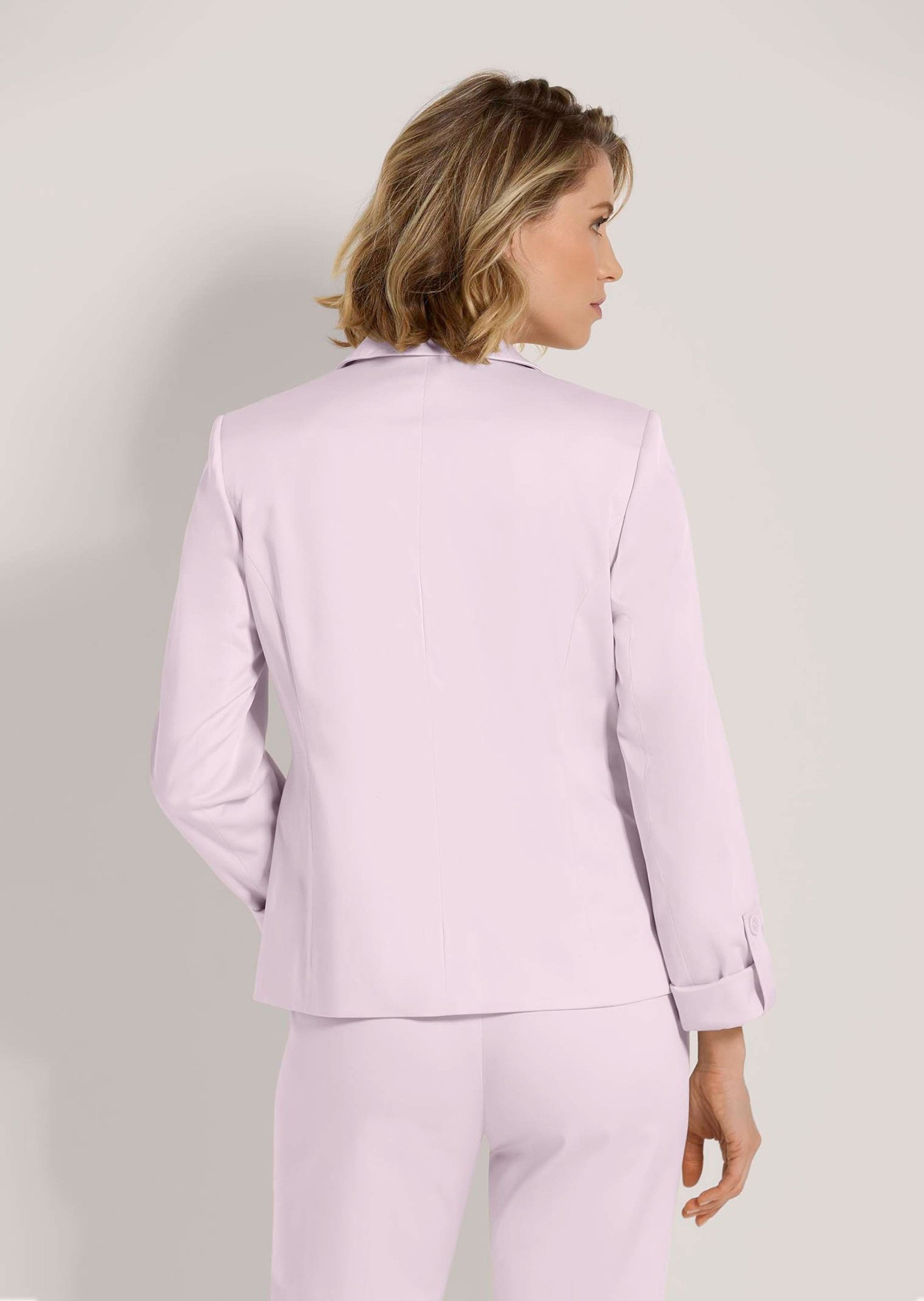 MADELEINE Kurzblazer Eleganter Einreiher mit Reverskragen Taillierter Schnitt mit Leistentaschen, glänzendes Finish