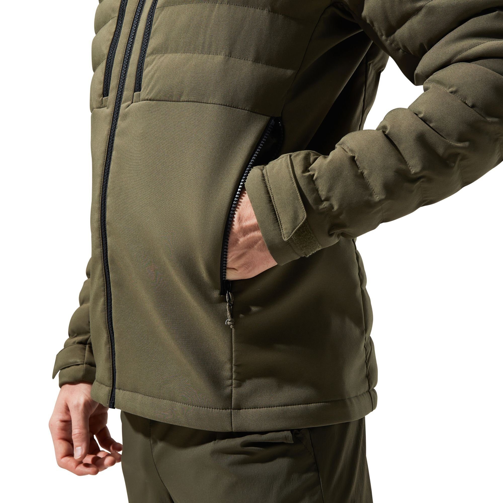 Berghaus Winterjacke (1-St) mit anpassbaren Ärmelbündchen