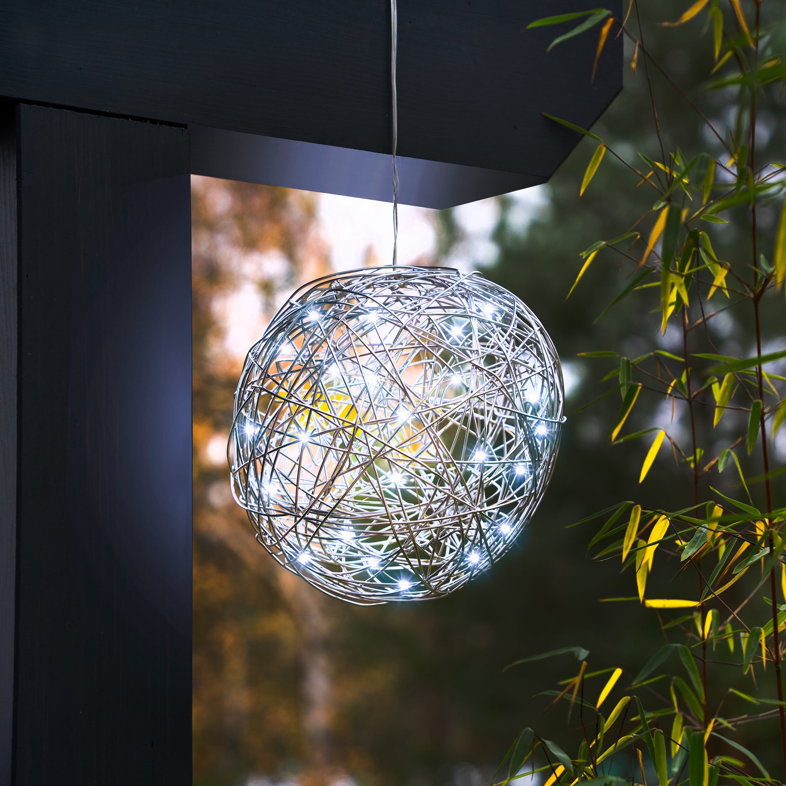 esotec LED-Hängeleuchte Solar Aluminium Drahtkugel Ø25cm, silber, 50 LEDs kaltweiß 102112, LED fest integriert