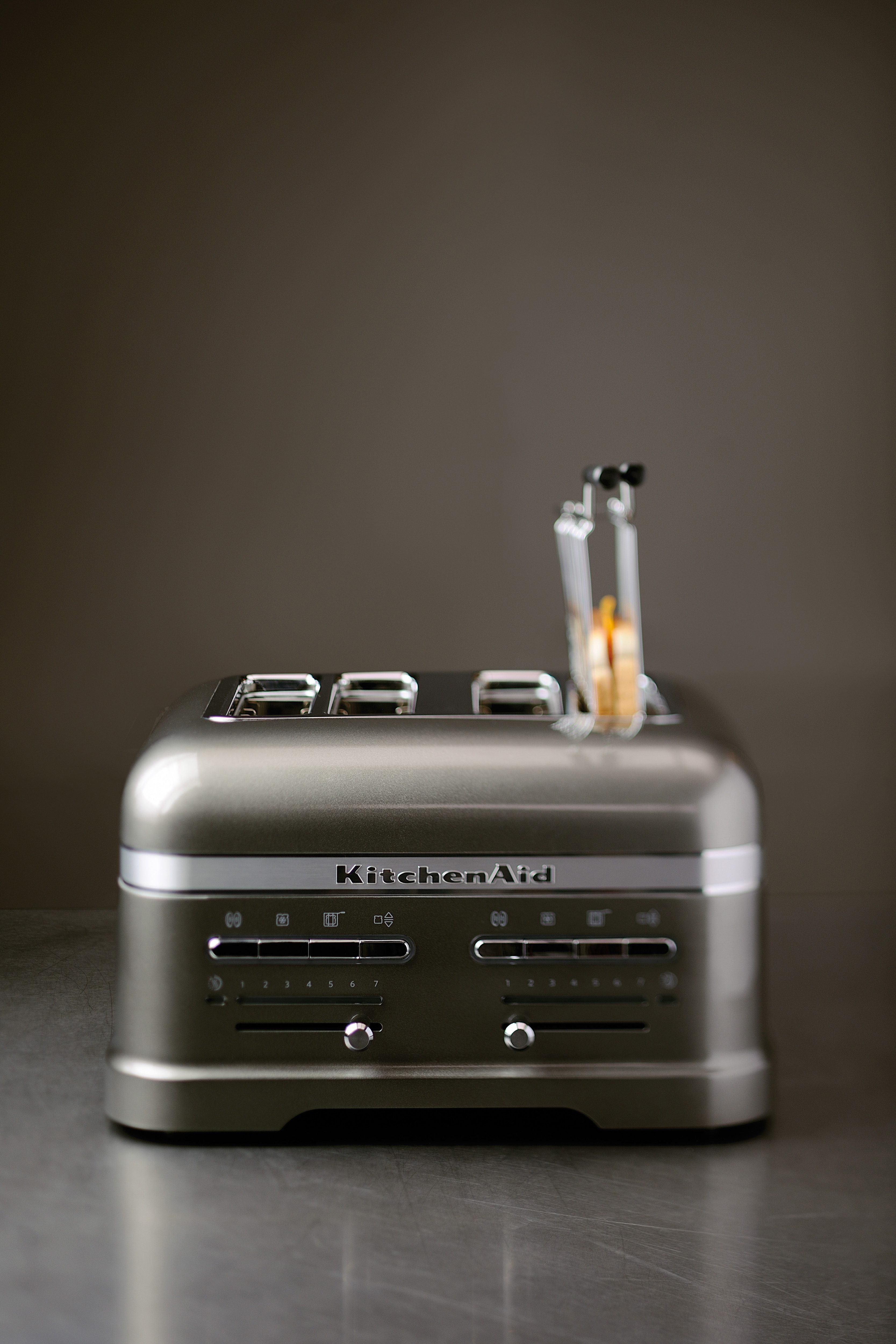 KitchenAid Toaster Artisan 5KMT4205EMS MEDALLION-SILBER, 4 kurze Schlitze, für 4 Scheiben, 2500 W, mit Sandwichzange – Bild 4 von 5