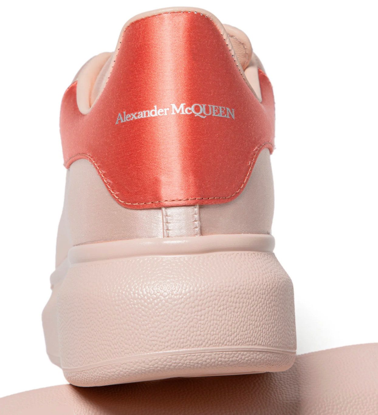 ALEXANDER MCQUEEN Oversized Seide Satin Sneaker Sneaker aus Leder mit auffälligem Seidenfinish