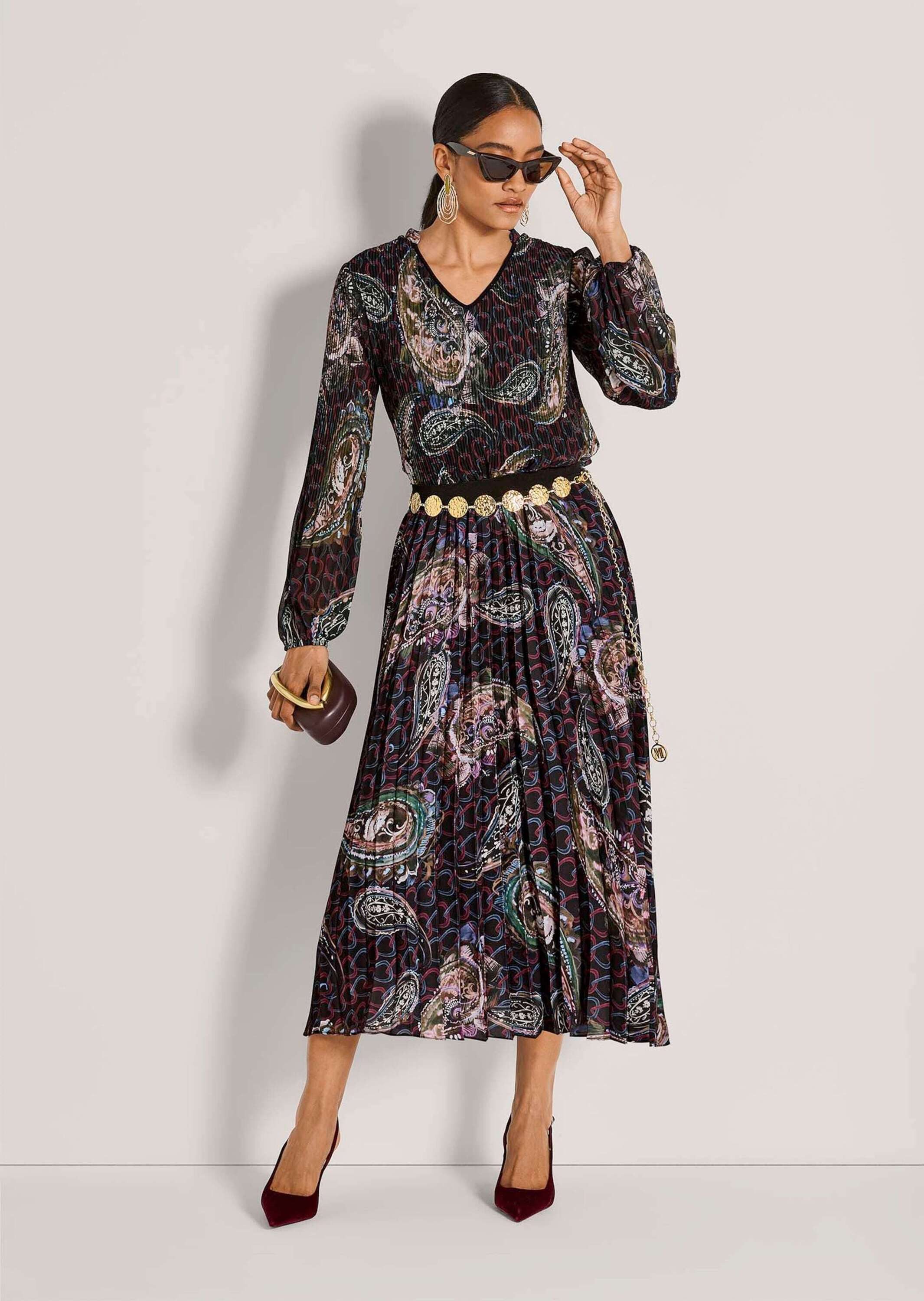 MADELEINE Langarmbluse Elegante Chiffon-Tunika mit V-Ausschnitt Plissierte Tunika mit Paisley-Muster und Halbarm