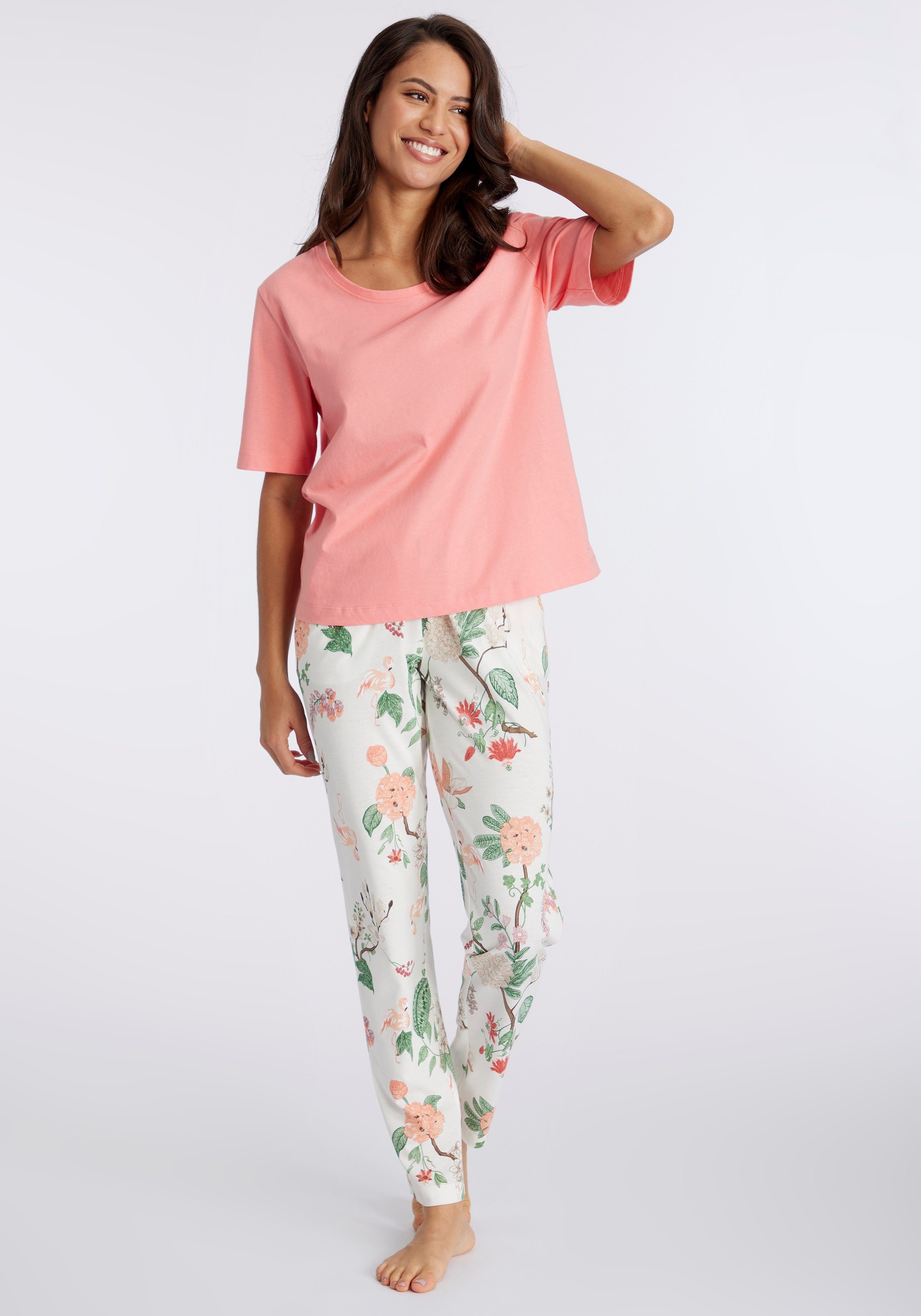 LASCANA Pyjama (2 tlg) mit elegantem Blumenmuster. € 39,99