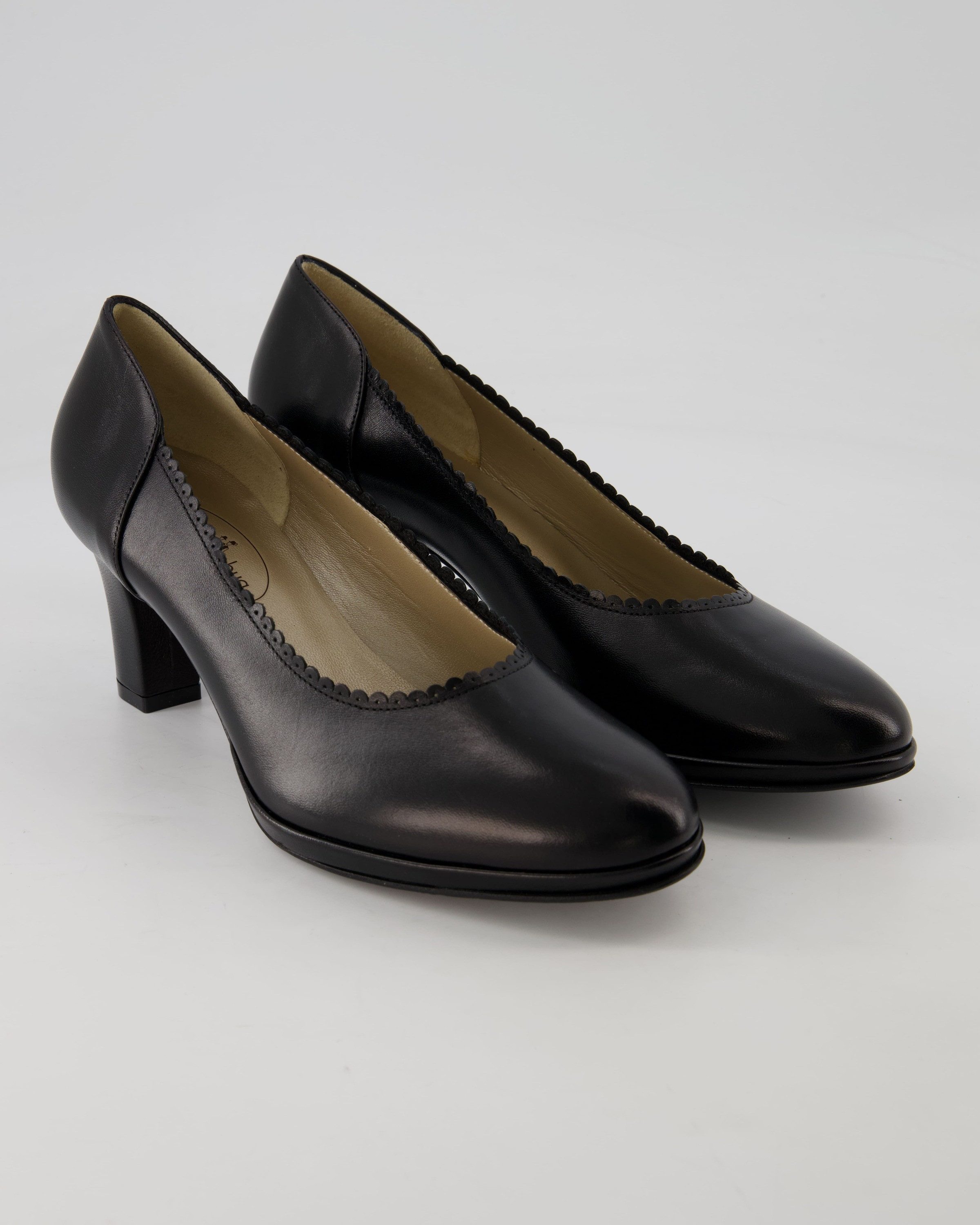 dirndl + bua 1938-01 Pumps Obermaterial: Leder