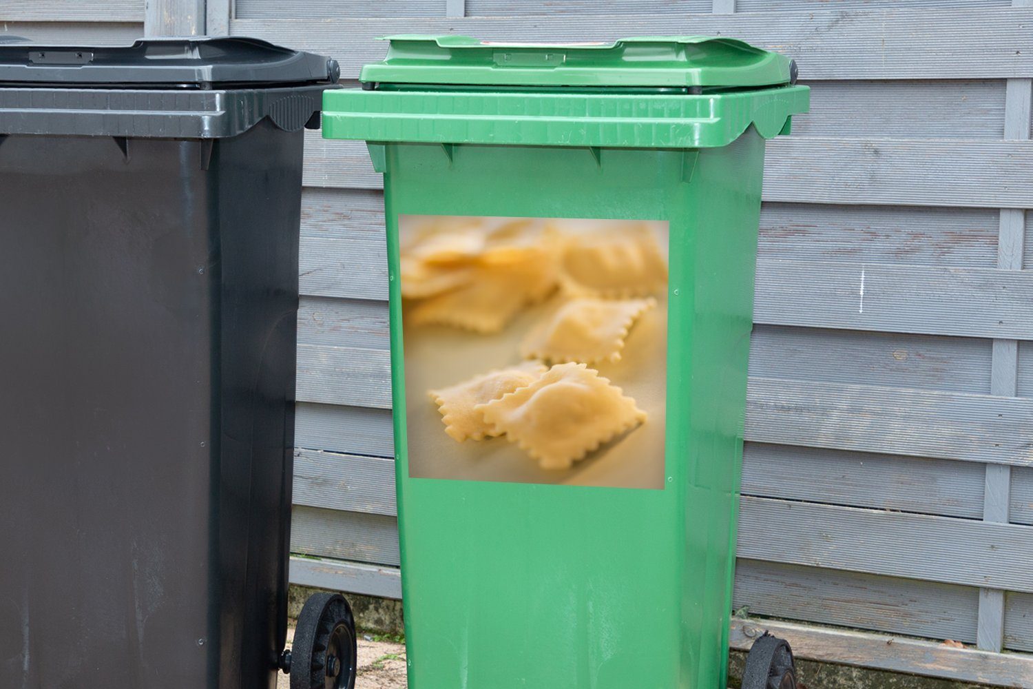 St), Sticker, Wandsticker Mülleimer-aufkleber, Hintergrund Abfalbehälter Mülltonne, Ravioli braunem MuchoWow auf (1 Container,