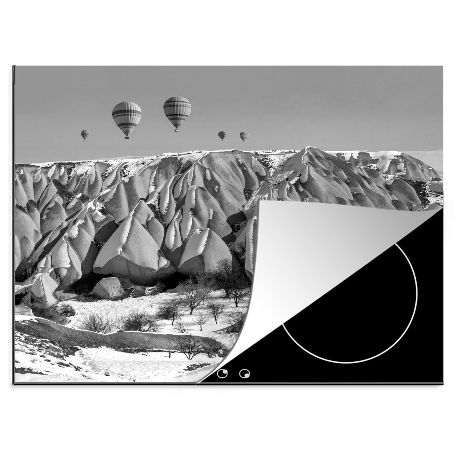 MuchoWow Herdblende-/Abdeckplatte Schneebedeckte Berge von Kappadokien in der Türkei - schwarz und weiß, Vinyl, (1 tlg), 70x52 cm, Mobile Arbeitsfläche nutzbar, Ceranfeldabdeckung