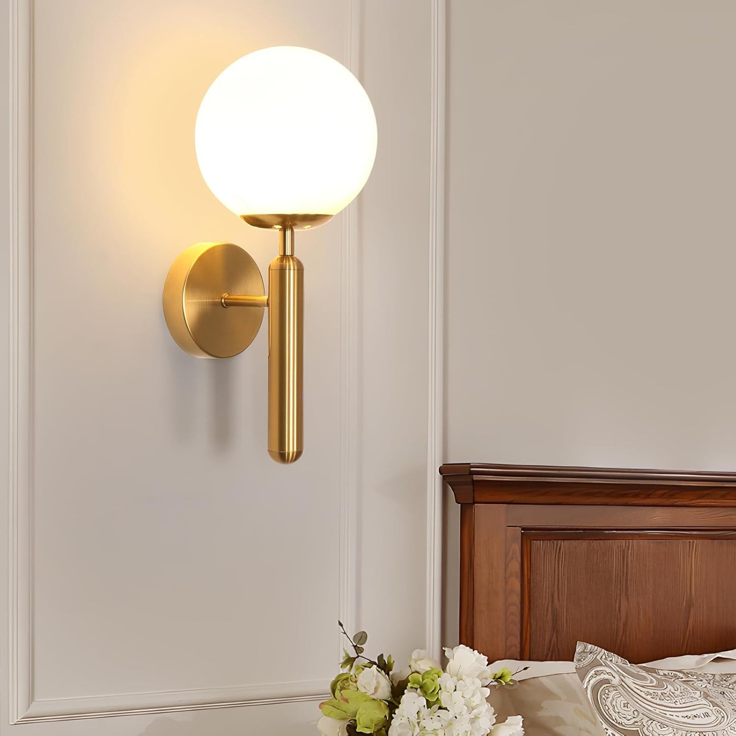 Riserva Wandleuchte Goldene Wandleuchte mit Milchglas-Kugel, 15cm, E27, für Flur – Bild 2 von 5