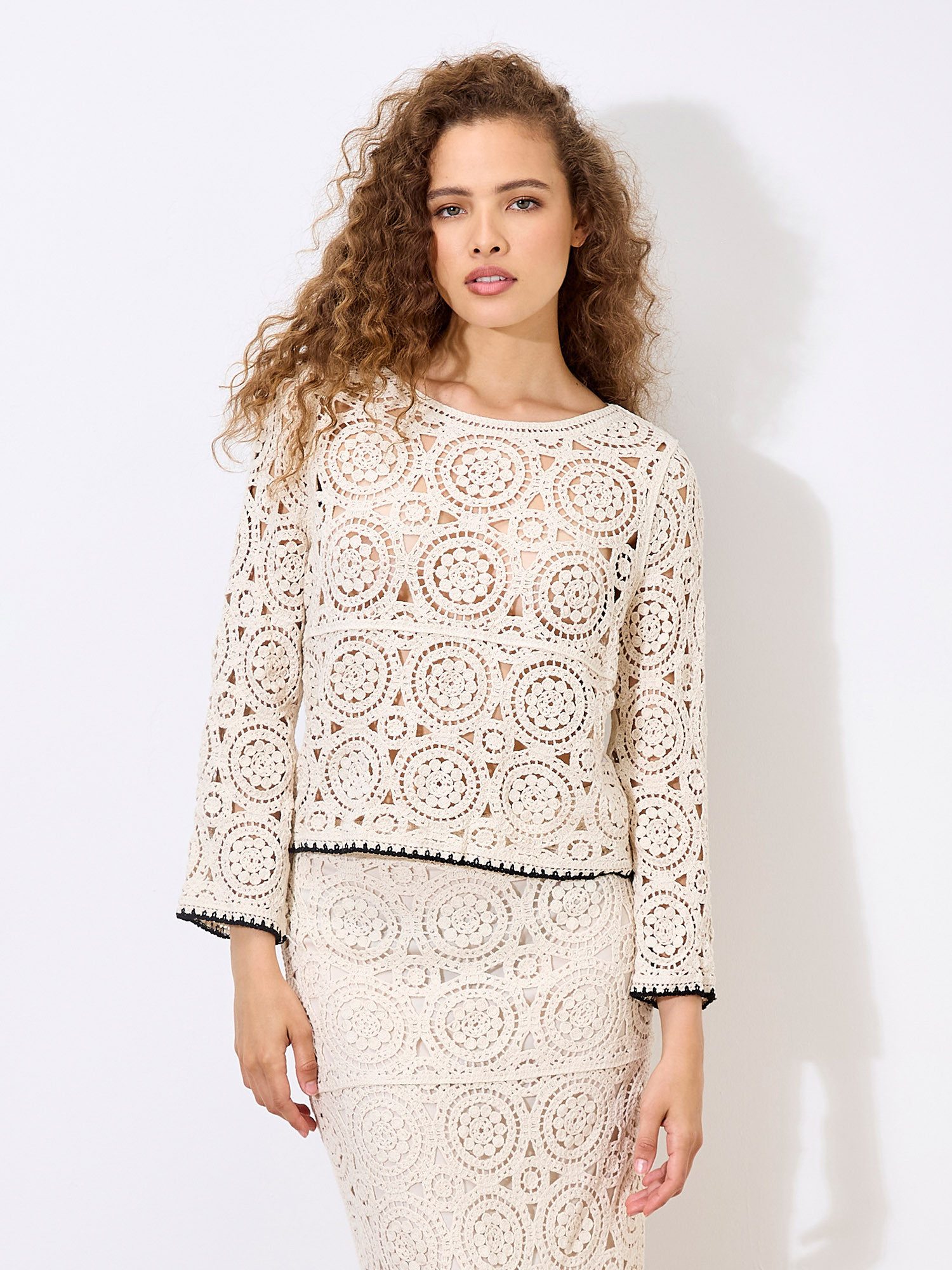 Apricot Spitzenshirt Häkeltop mit Trompetenärmeln – Bild 3 von 4