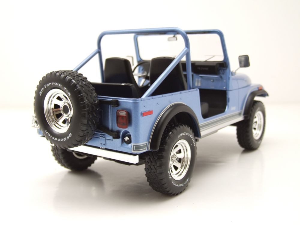 MCG Modellauto Jeep CJ-7 Laredo 1980 blau, Maßstab 1:18