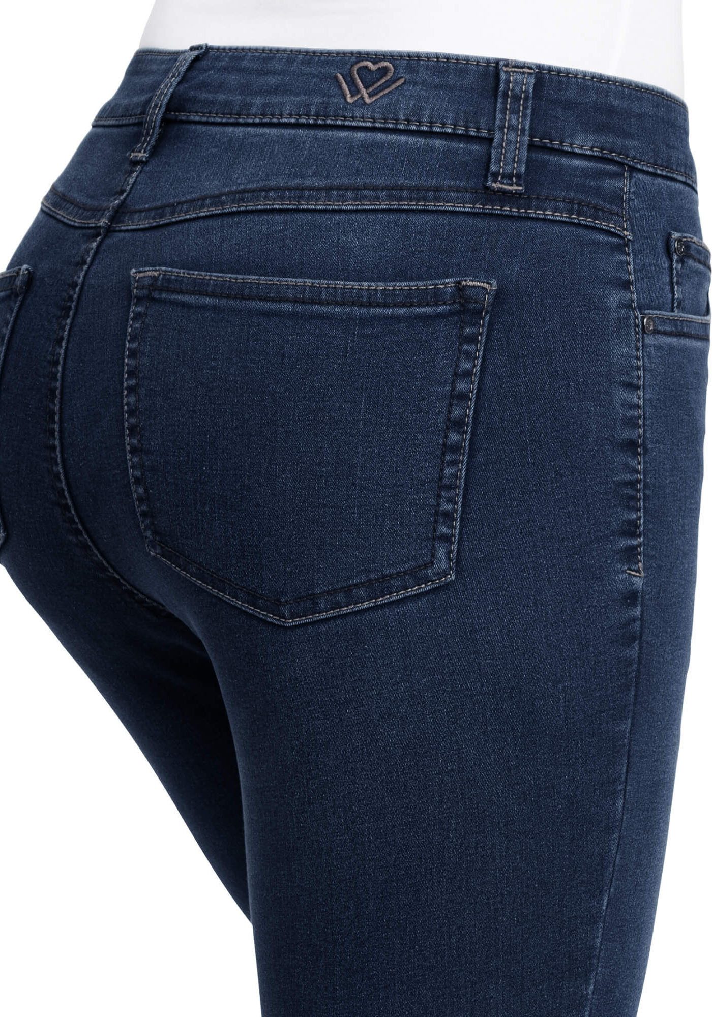 wonderjeans Bootcut-Jeans Figurbetonte Form mit leicht ausgestelltem Bein