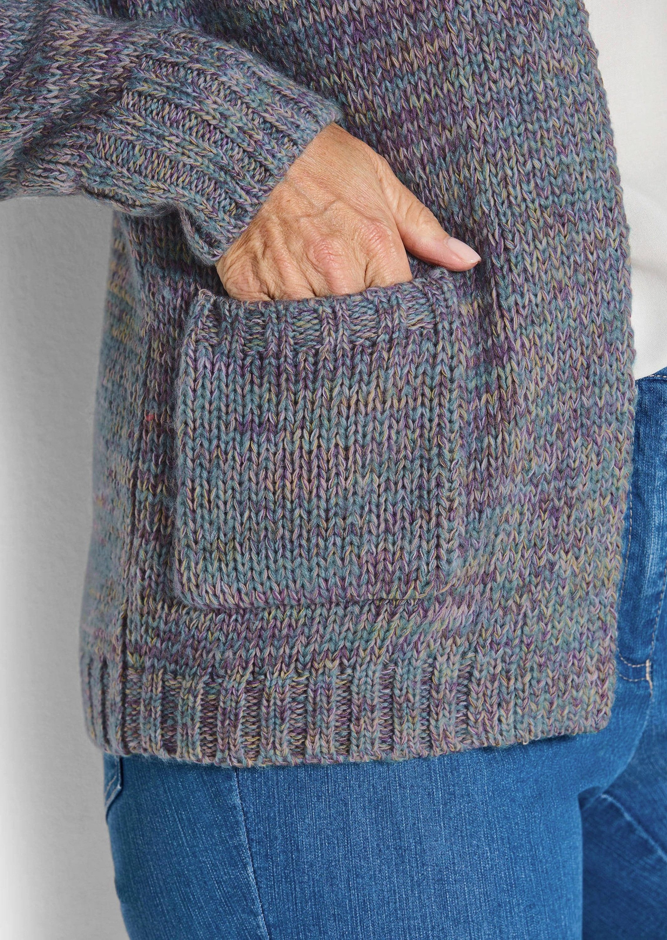 GOLDNER Strickjacke Kurzgröße: Langarm Melange-Cardigan, flauschig Weiche Jacke mit Taschen, verschlusslos, hüftlang, Feinstrick – Bild 5 von 5