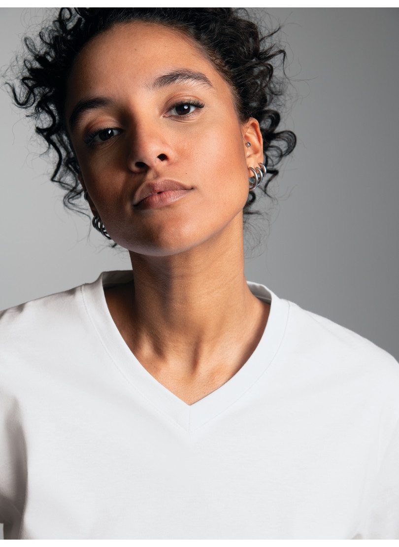 Trigema T-Shirt TRIGEMA V-Shirt DELUXE Baumwolle (1-tlg)