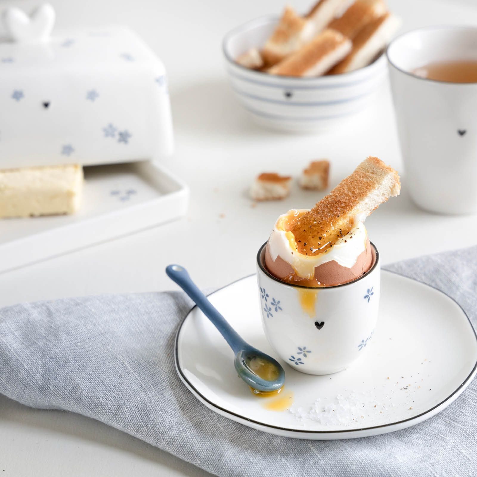 Bastion Collections Eierbecher Daisies Blumen, Spülmaschinengeeignet, Weiß, Blume, H: 5cm