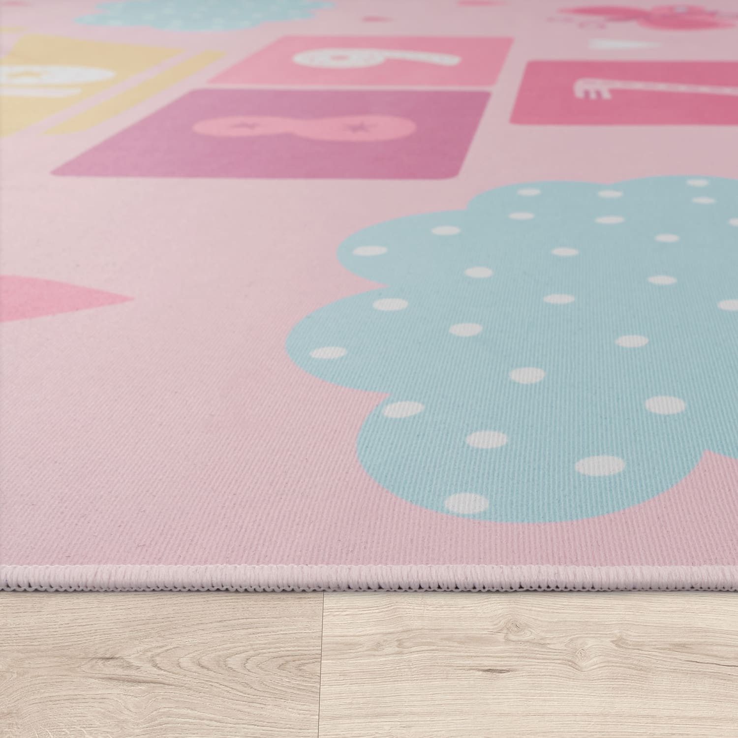 KADIMA DESIGN Kinderteppich waschmaschinenwaschbar Prinzessinnen‑Hüpfkästchen‑Muster Kinderteppich, Quadrat, Höhe: 4 mm, 100% Polyester, Rücken aus Felt + Dots, Quadrat, 200Scm, Pink