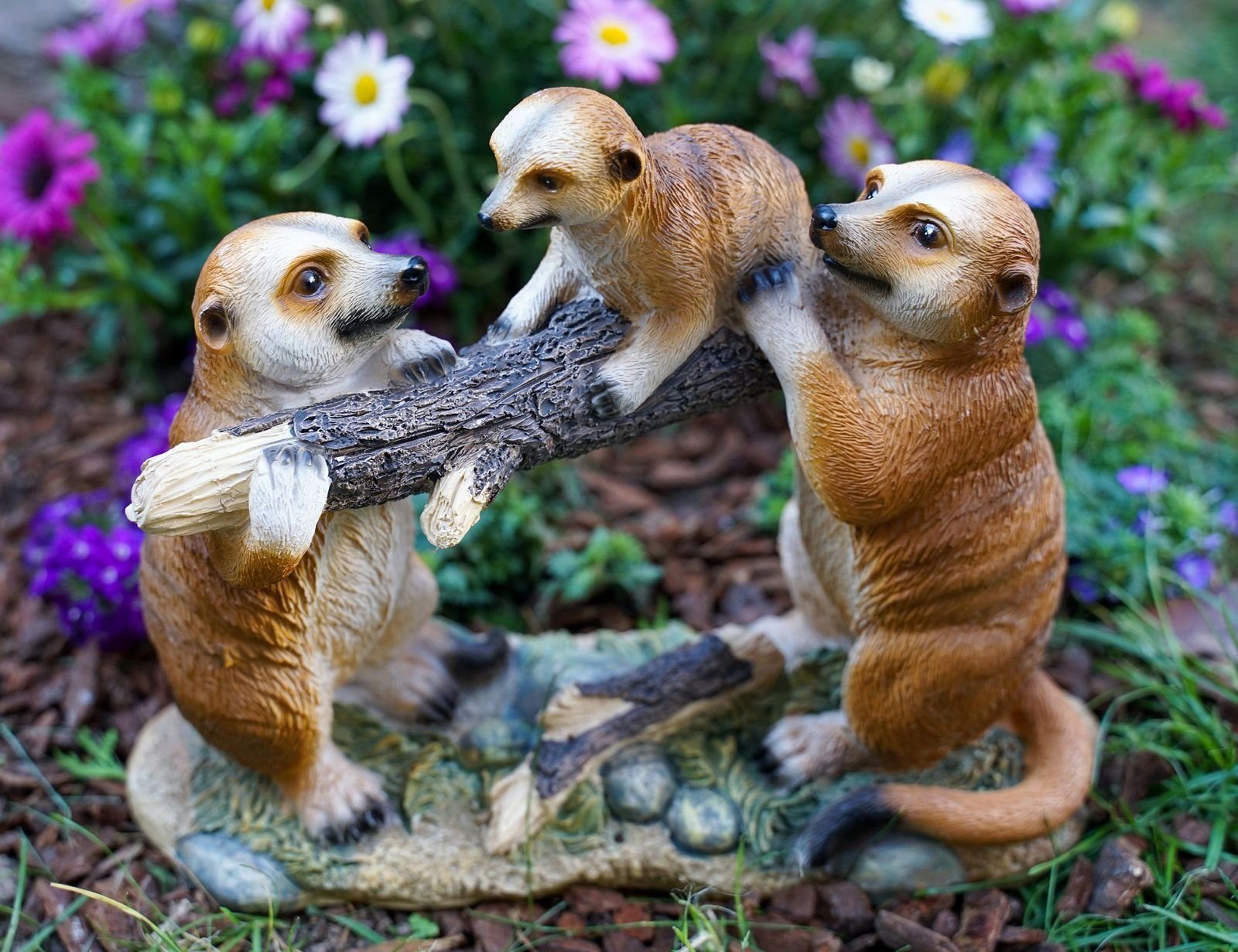 Gartenfigur Kremers Erdmännchenfamilie mit Kind Schatzkiste