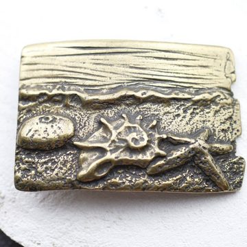 Crystalogy.de Gürtelschnalle Strand mit Seestern Gürtelschnalle, Muscheln 8,0x5,5 cm, Antik Messing