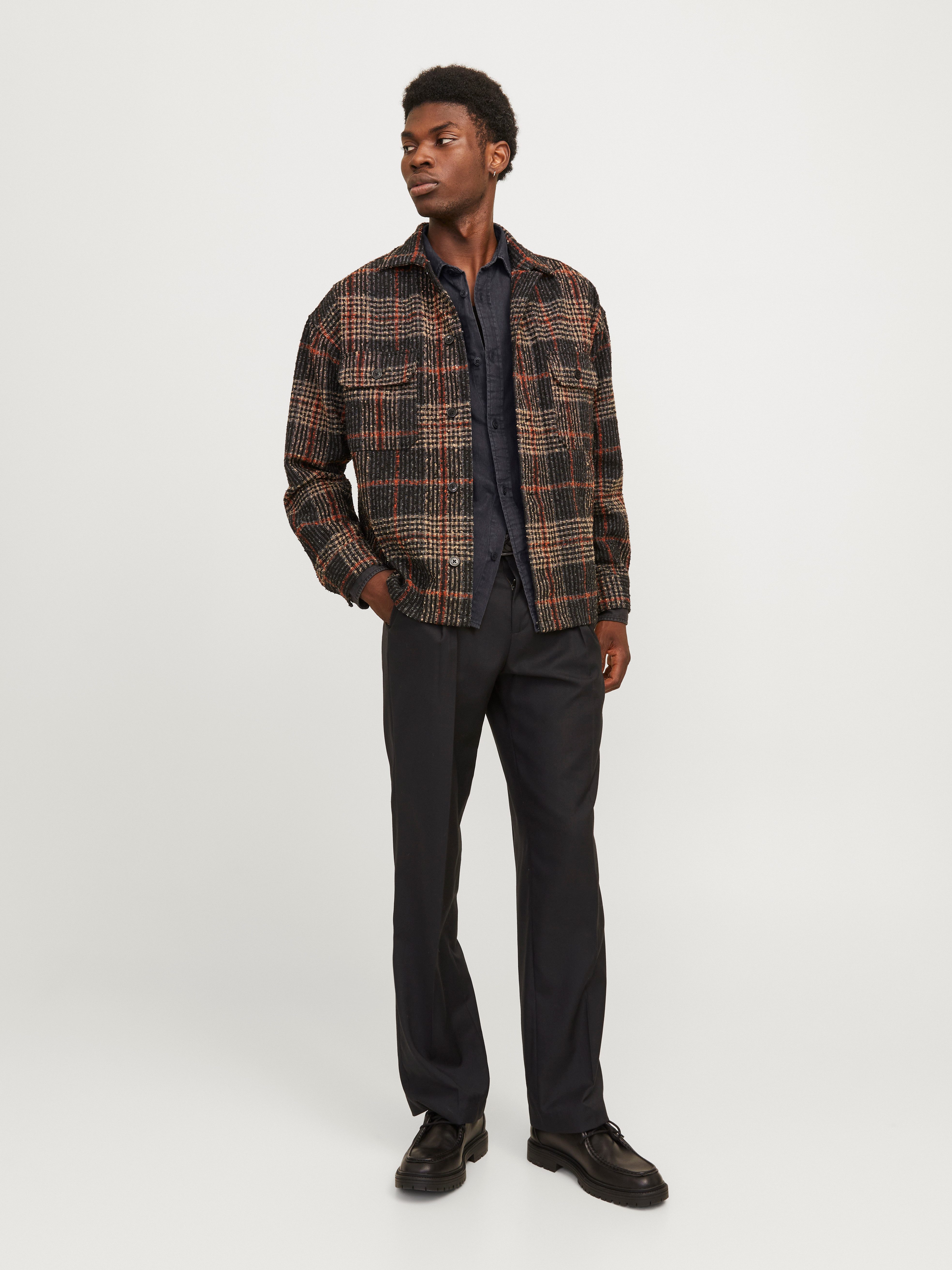 Jack & Jones Langarmhemd JJETRAVIS SHIRT LS NOOS mit Brusttaschen – Bild 5 von 5