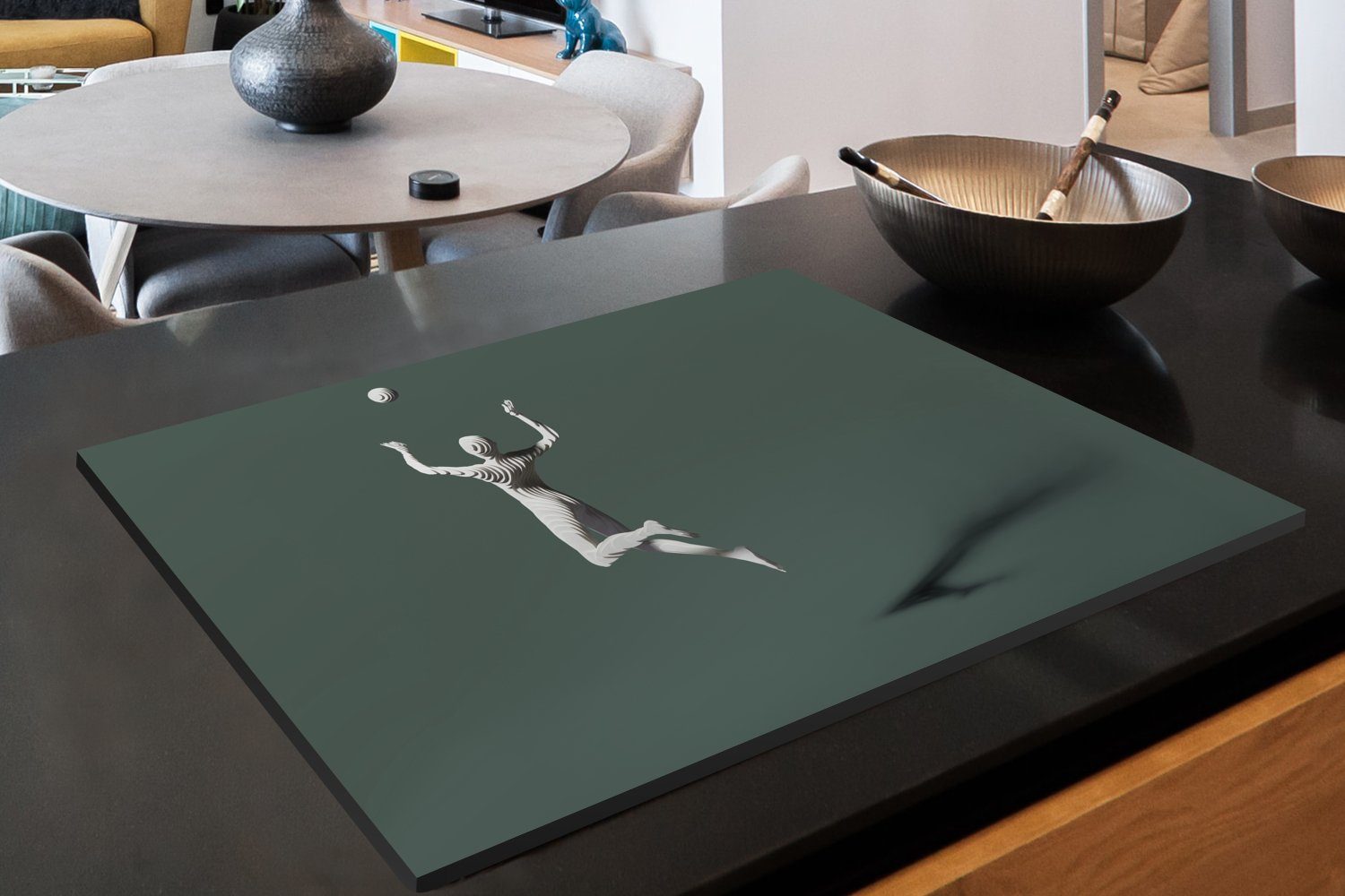 cm, Induktionskochfeld auf Vinyl, spielt Volleyball die Hintergrund, einem MuchoWow Ceranfeldabdeckung tlg), küche, für Schöne Herdblende-/Abdeckplatte 81x52 Schutz Figur (1 grünen