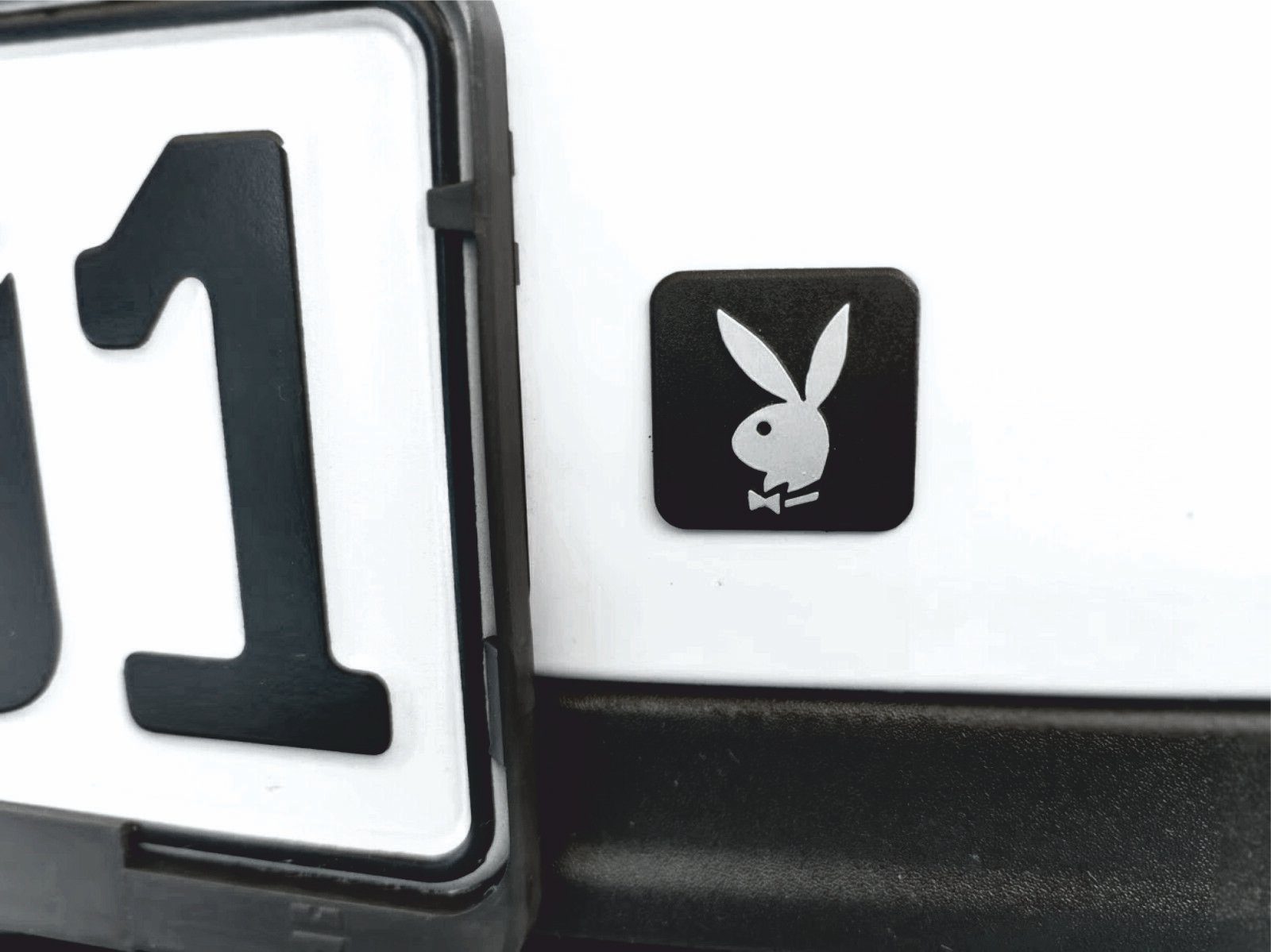 PLAYBOY Relief Schwarzer Schlüsselanhänger Häschen BLACK Autocomfort BUNNY Set HR Emblem Schlüsselanhänger