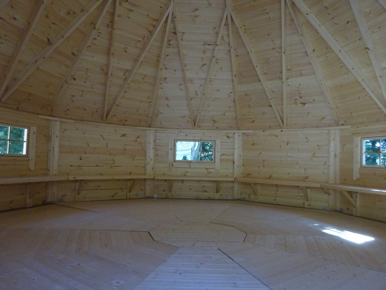 Finn Art Blockhaus Grillkota Grillpavillon 10-eckig Deluxe 25 max. 28 Personen, BxT: 590x560 cm, Schindeln schwarz, mit Grillanlage