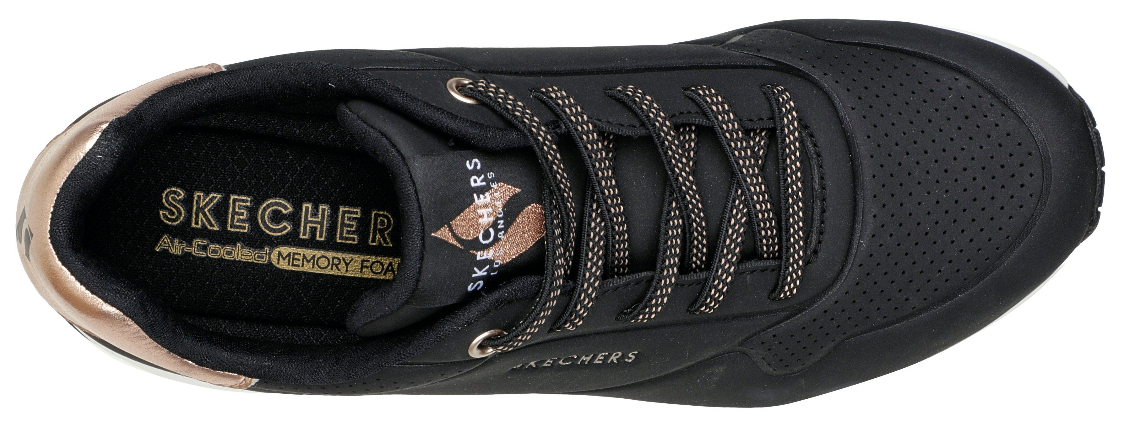 Skechers UNO SHIMMER AWAY Slip-On Sneaker Slipper, Freizeitschuh, Plateausneaker mit modischem Keilabsatz – Bild 5 von 5