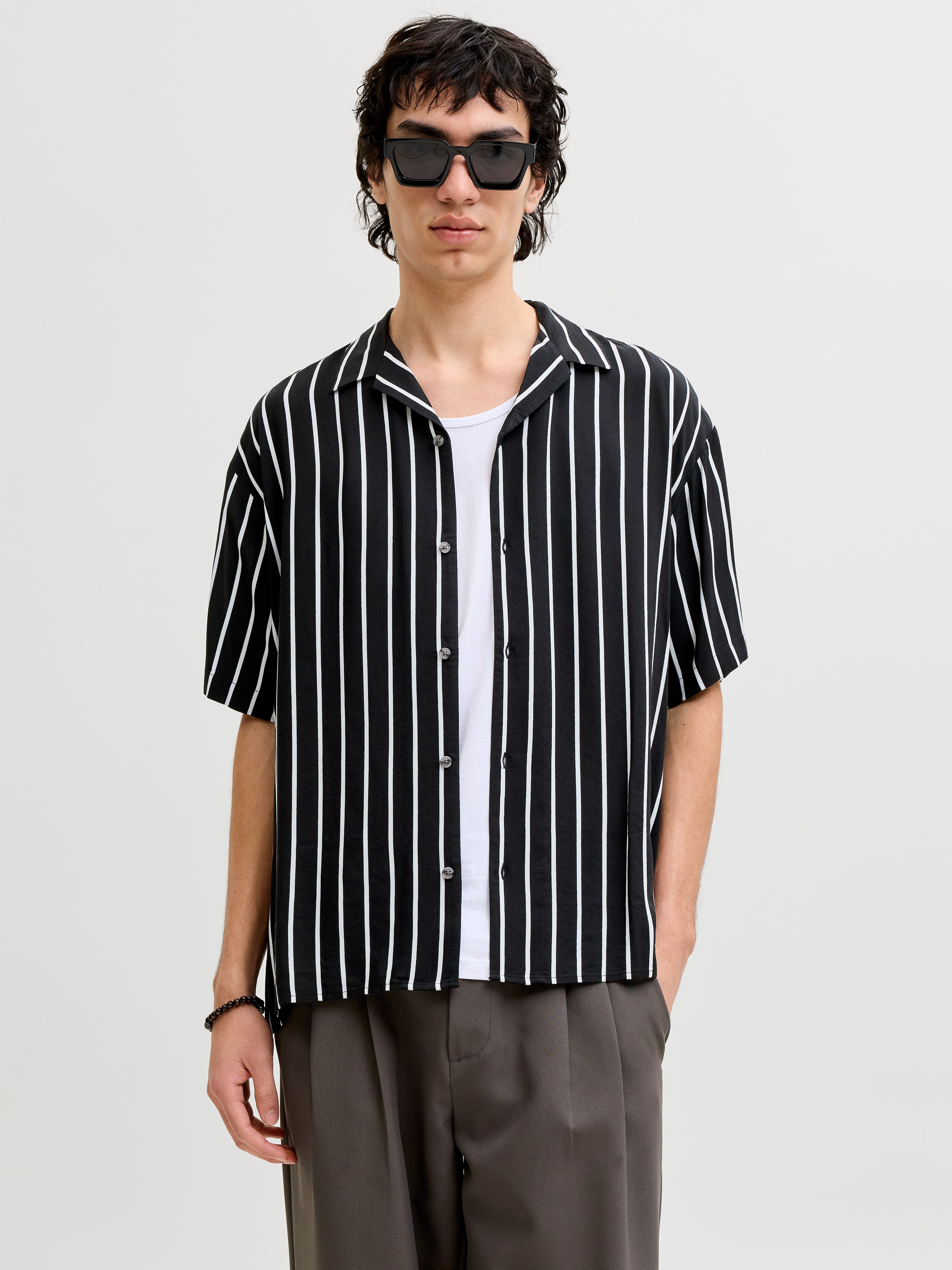 Jack & Jones Kurzarmhemd JJEJEFF RESORT STRIPE SHIRT S/S SN Viskose, loose fit