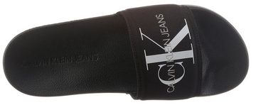 Calvin Klein Jeans Pantolette, Sommerschuh, Schlappen, Poolslides, mit auffälligem Logo, E-Weite