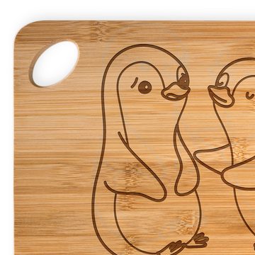 Mr. & Mrs. Panda Servierbrett Pinguine trösten - Transparent - Geschenk, Hackbrett, Frühstücksbrett, Bambus, (1-St), Umweltfreundlich