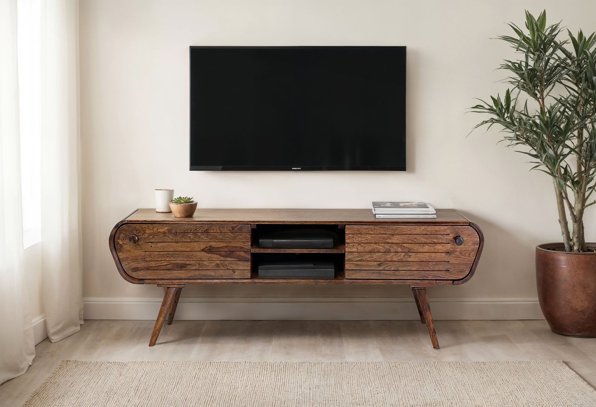 furnicato Lowboard TV Massivholz Walnuss Finish 160x50x45 cm (1 St), TV-unterschrank mit Kabeldurchlass und zwei Schubladen für Wohnzimmer