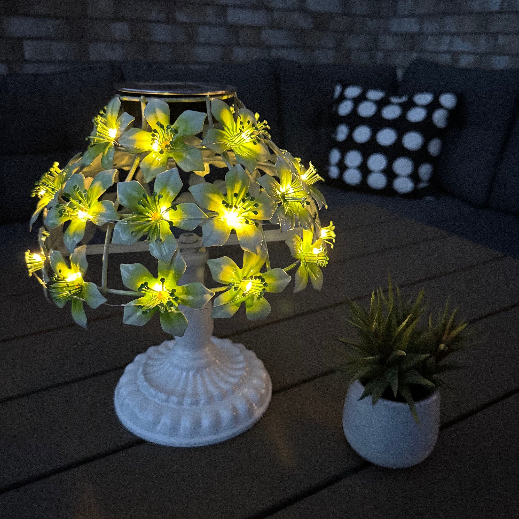 Online-Fuchs LED Außen-Tischleuchte - Solar Tischlampe kabellos mit 31 Hibi günstig online kaufen