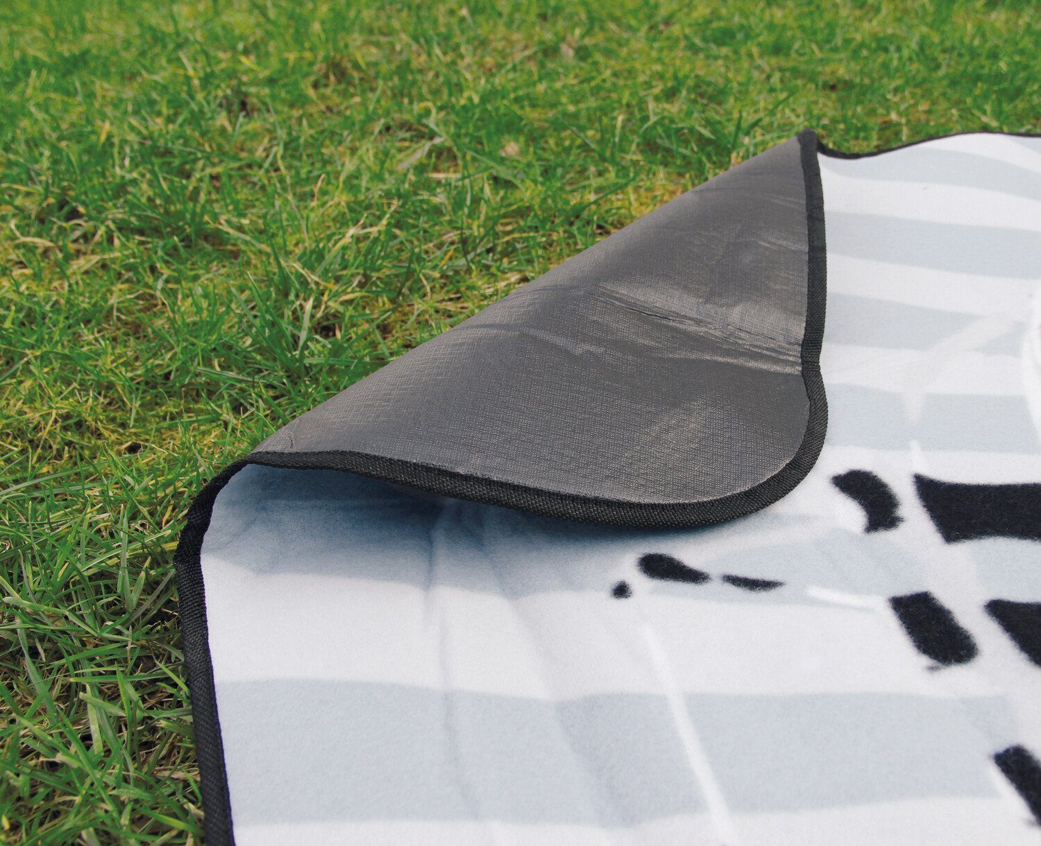 Picknickdecke Volkswagen Picknick-Tages-Überwurf-Kuschel-Decke, VW Collection by BRISA, T1 Bulli Bus Samba Stripes/Rot, 200x150cm