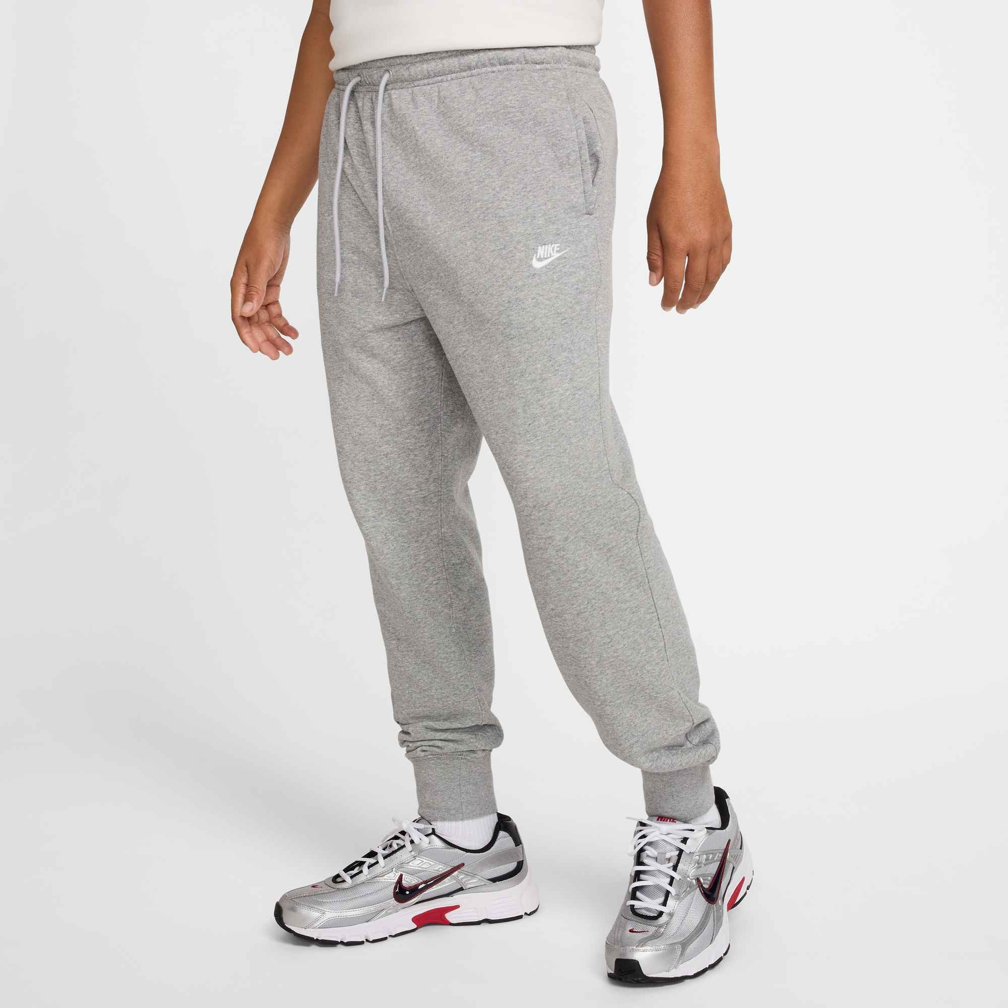 Nike Sportswear Sporthose M NK CLUB FT JOGGER mit Eingrifftaschen und Gesäßtasche, mit Kordelverschluss