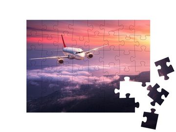 puzzleYOU Puzzle Passagierflugzeug beim Flug durch den Abendhimmel, 48 Puzzleteile, puzzleYOU-Kollektionen Flugzeuge