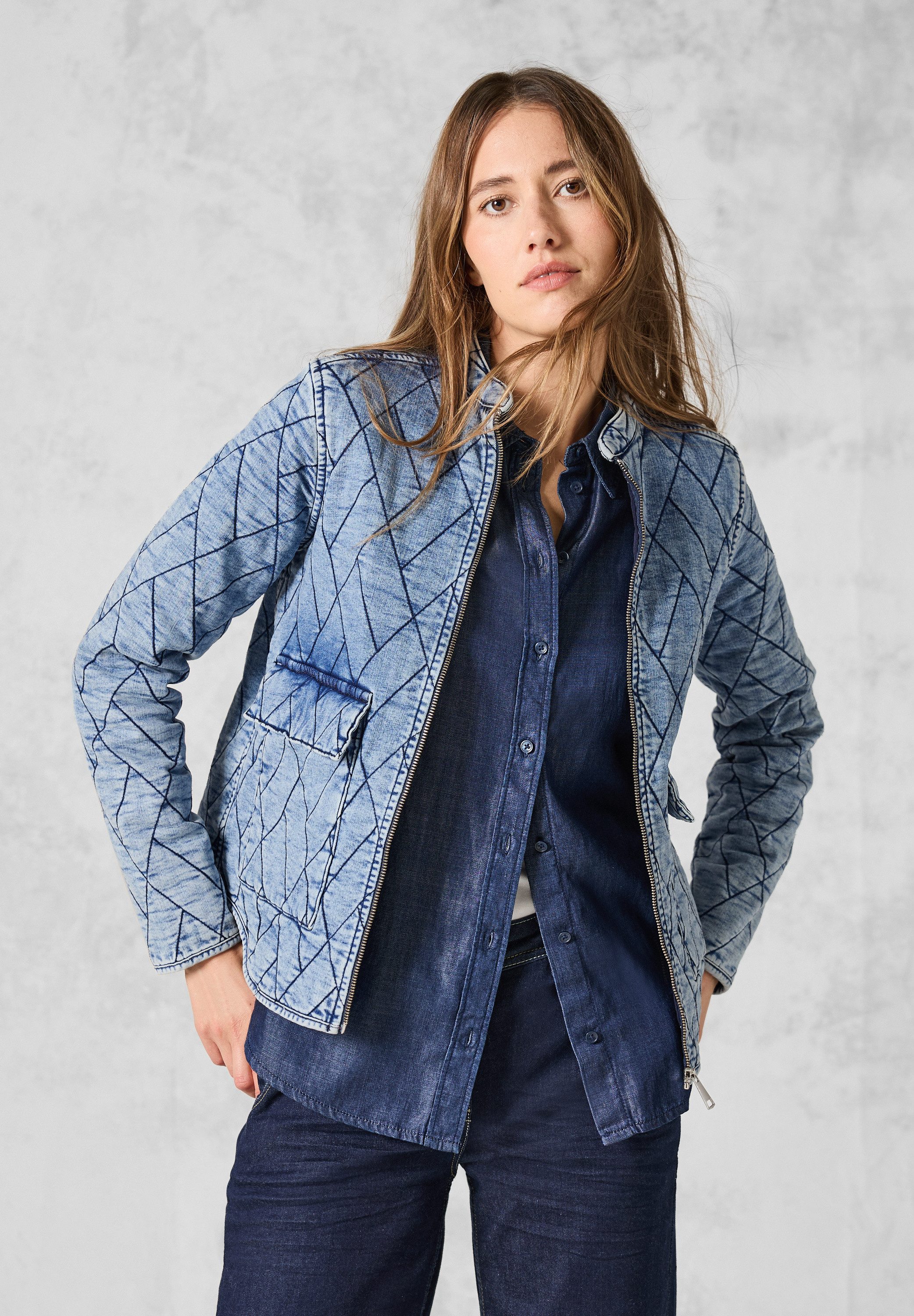 Damen Kurz-Blazer – Einreihig mit Stehkragen